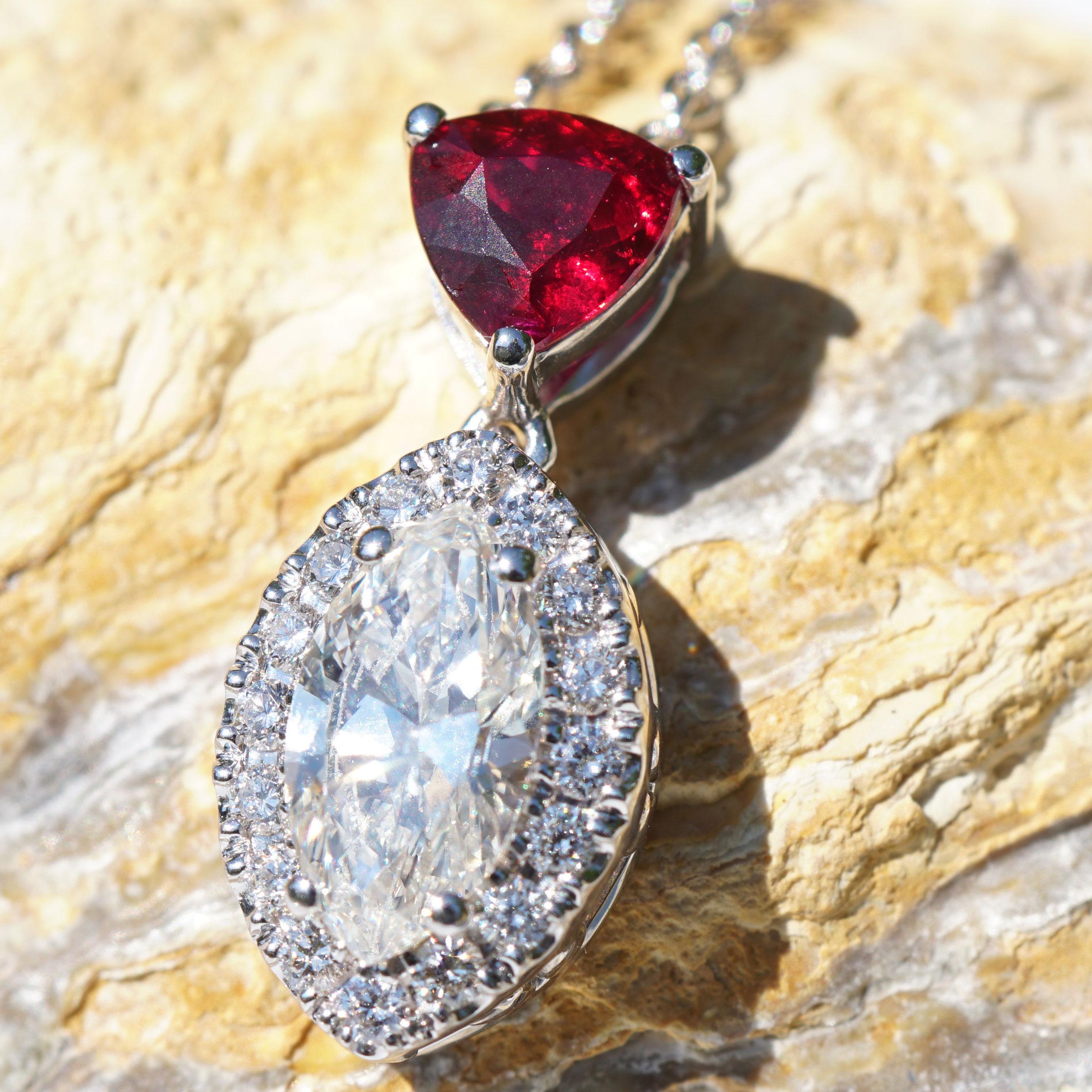 Pigeonblood  Ruby Diamond Pendant with Chain Red Rare from Mosambique 0.64 Ct  For Sale 3