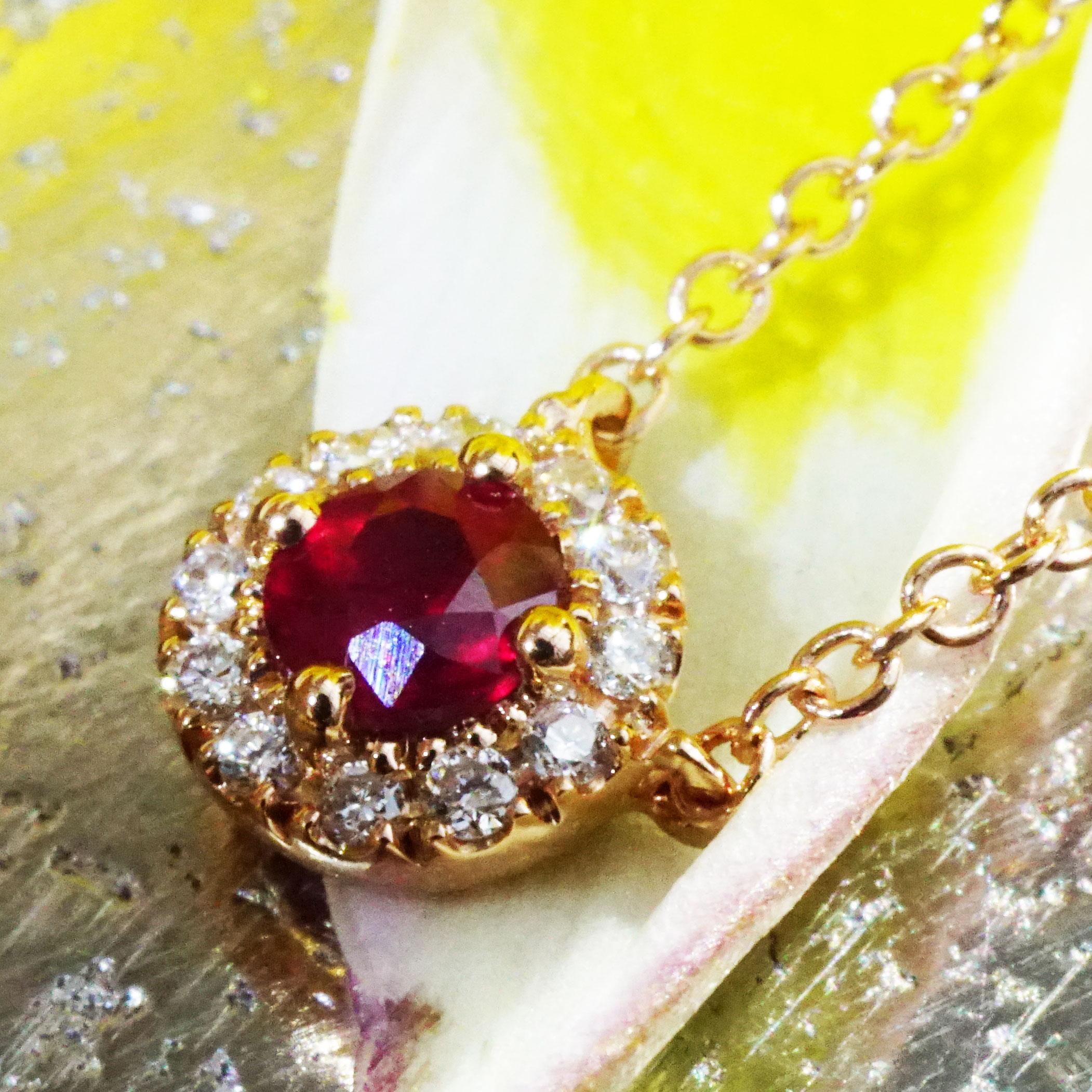 the sweetest petit necklaces in the range..., here a middle part with a fine ruby ​​0.17 ct, full cut brilliants total approx. 0.05 ct, TW (fine white) / VS (very small inclusions), approx. 6.4 mm diameter., in muggle setting, smooth underlined on