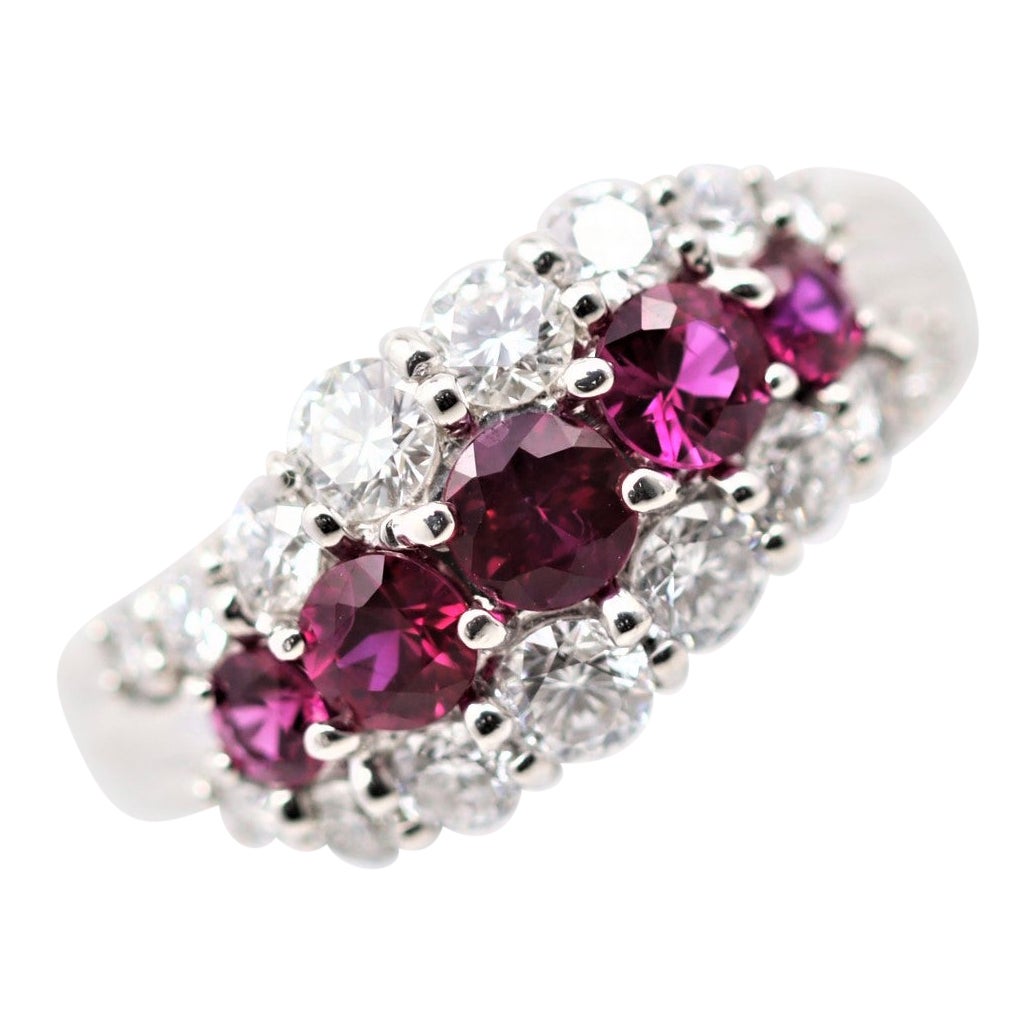 Bague jonc tourbillon en platine avec rubis et diamants en vente