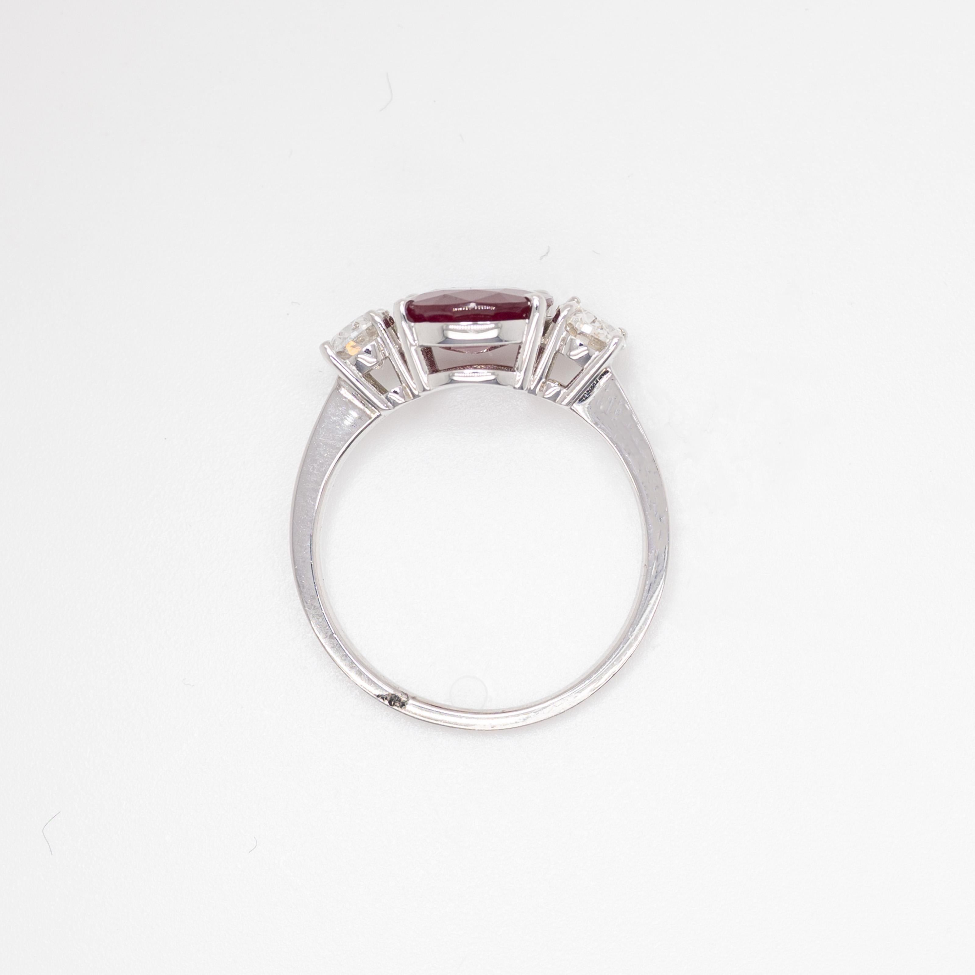 Anello con diamante e rubino 18kt In condizioni Nuovo in vendita a Miami, FL