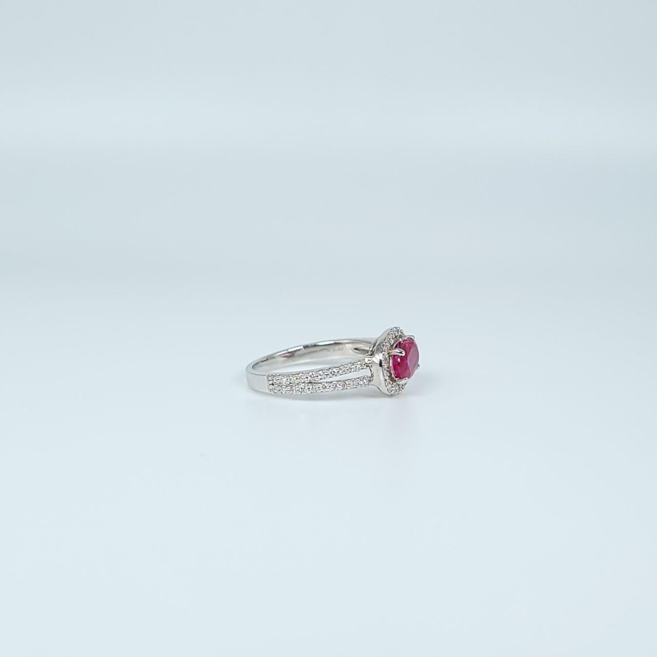 Ruby Diamond Ring 18 Karat White Gold Cocktail Ring Natural Untreated Ruby Ring In New Condition For Sale In Jupiter, FL