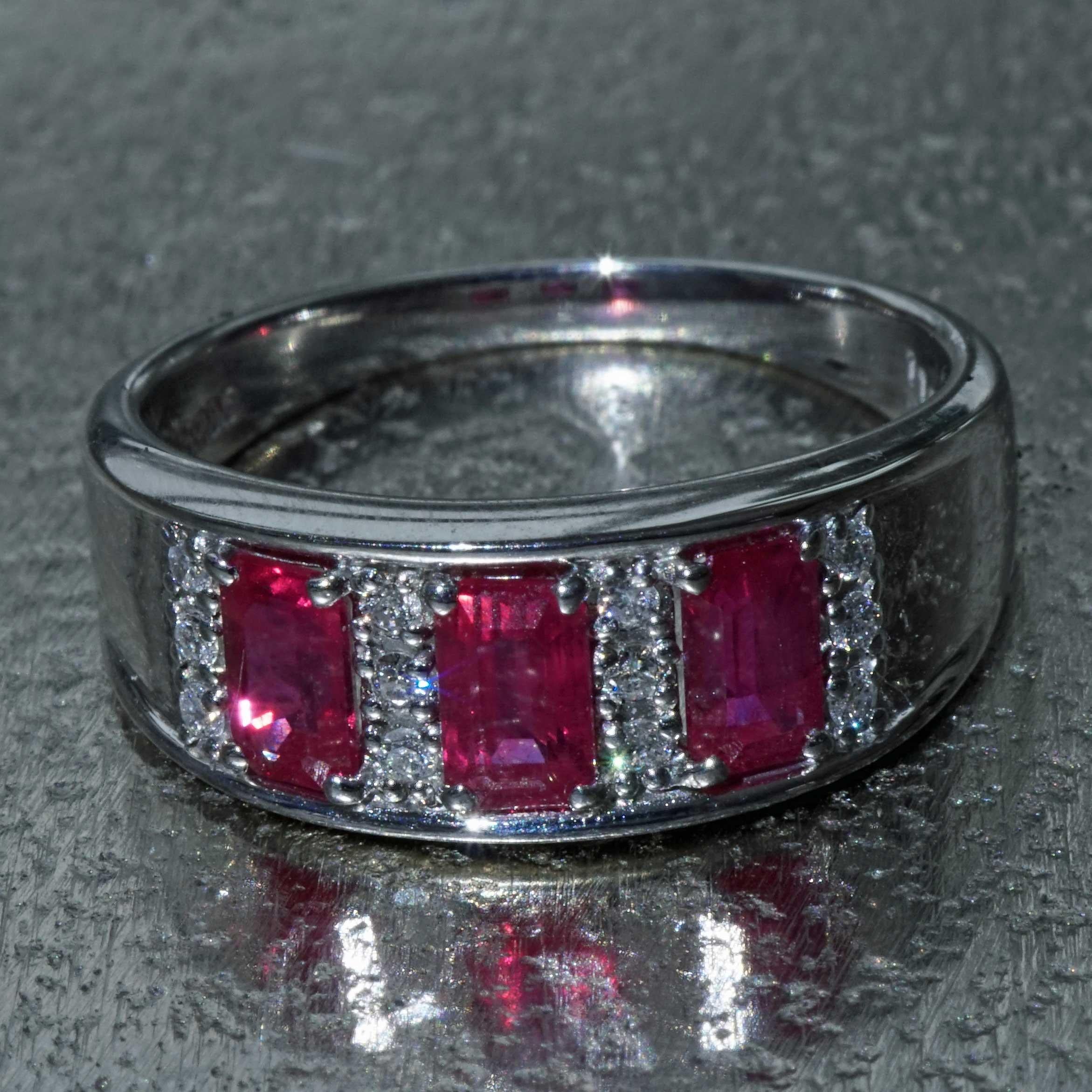 Anillo Diamante Rubí 900 Platino 1,16 0,10 ct en talla Esmeralda interesante magnifico Moderno en venta