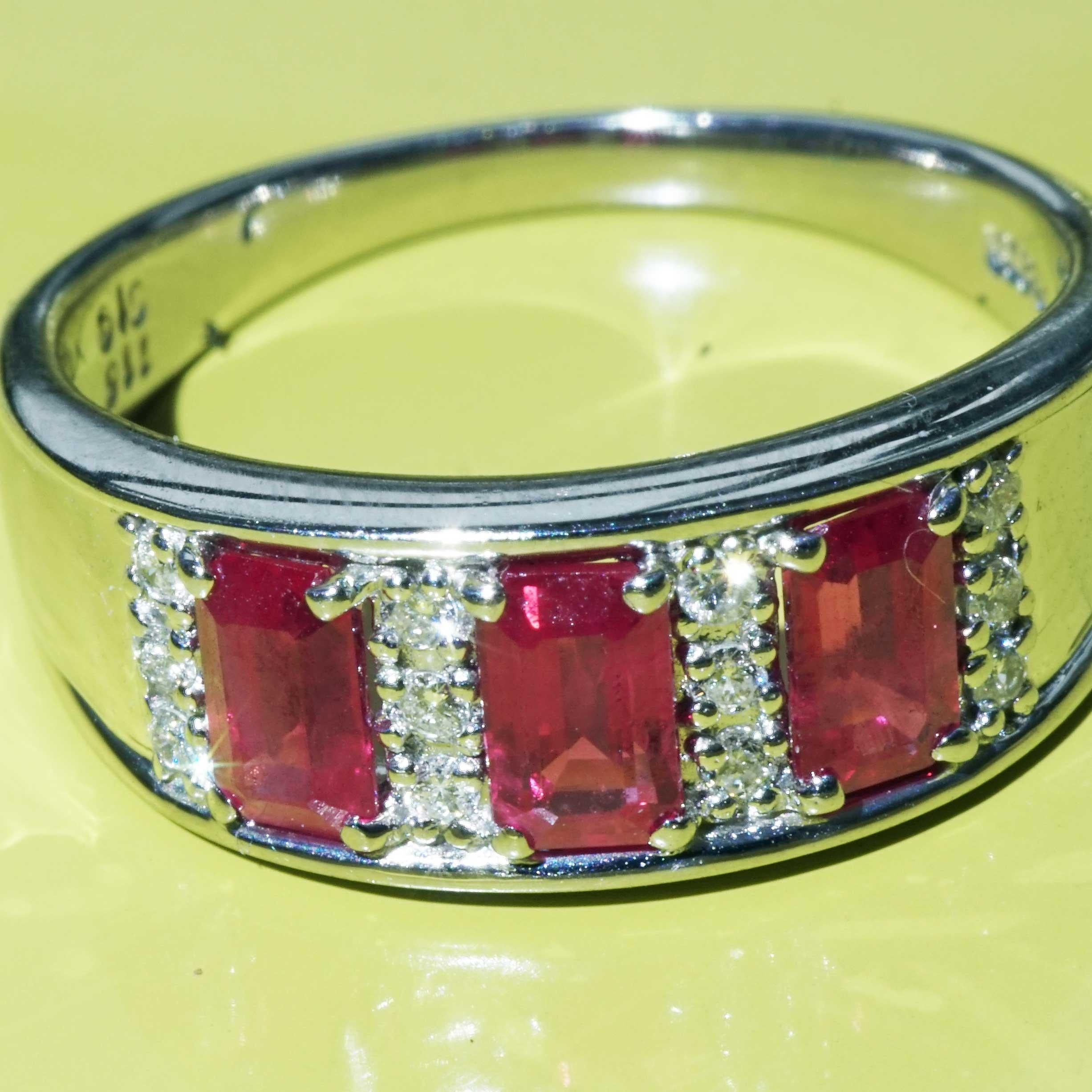 Femenino o masculino Anillo Diamante Rubí 900 Platino 1,16 0,10 ct en talla Esmeralda interesante magnifico en venta