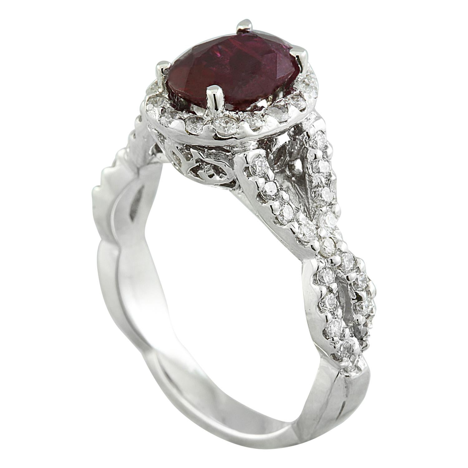 Anillo de diamantes de oro blanco macizo de 14 quilates y rubí natural de 2,23 quilates
Estampado: 14K 
Peso total del anillo: 5,1 gramos 
Peso del rubí: 1,63 quilates (8,00x6,00 milímetros)  
Peso del diamante: 0,60 quilates (Color F-G, Claridad