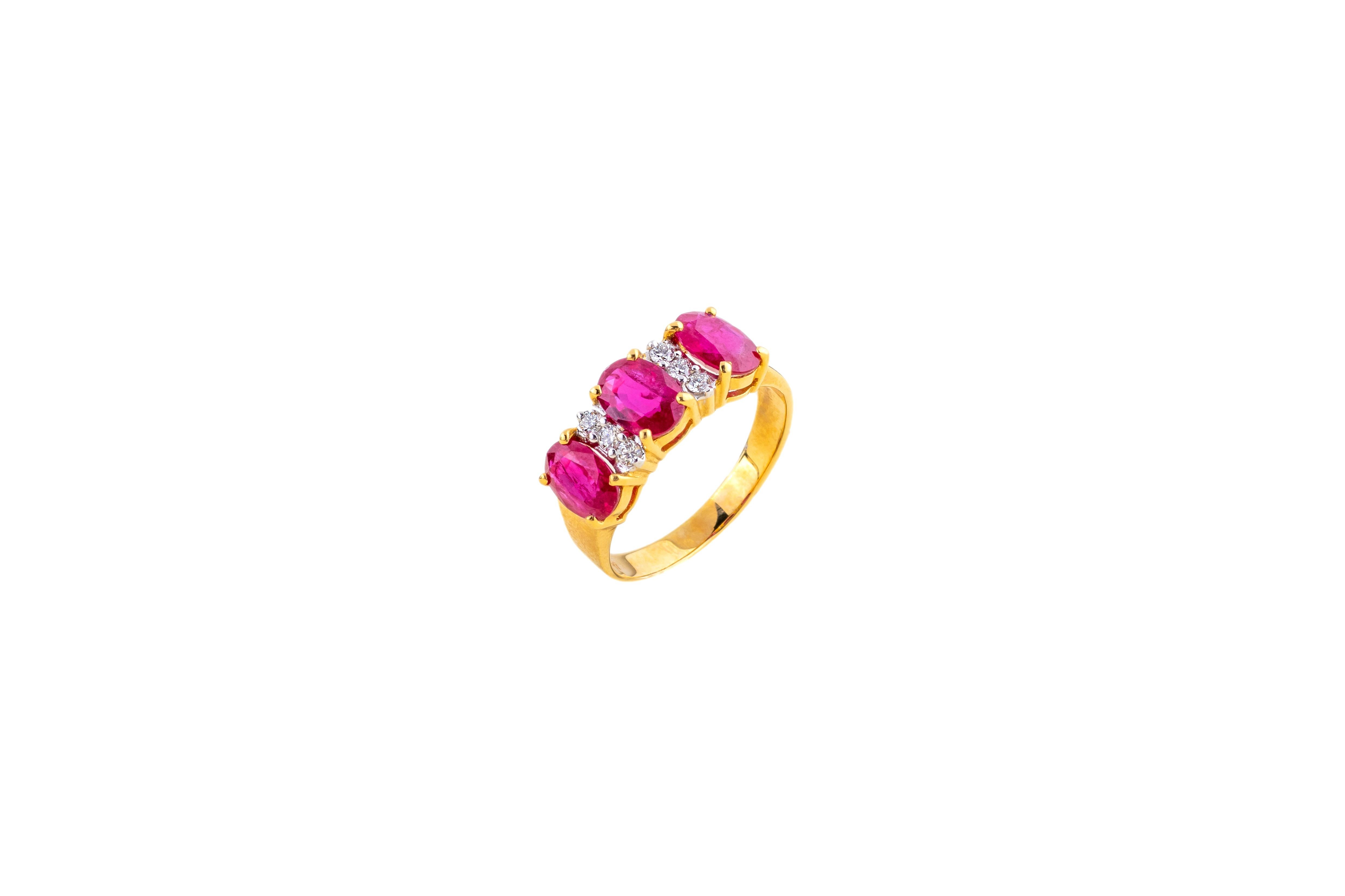 18 k yellow gold
punched with fine content 18k
3 rubies together 2.82 ct
6 diamonds together 0,13 ct
Ring size: 7/54,5
Weight: 5 grams