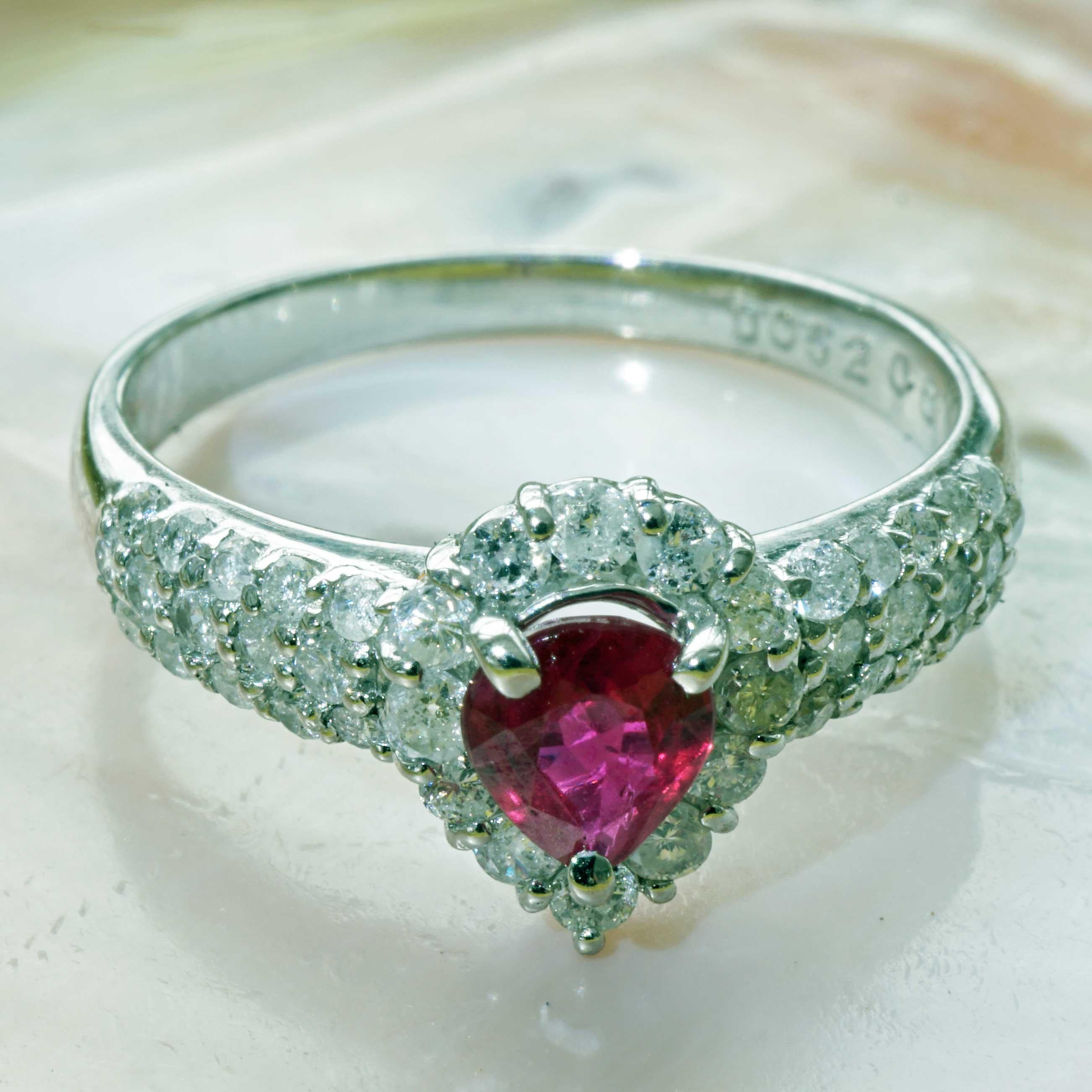 Platinring mit Rubin, Diamant 0,51 0,52 ct AAA Qualität sooo fein, ein Symbol der Liebe im Zustand „Neu“ im Angebot in Viena, Viena