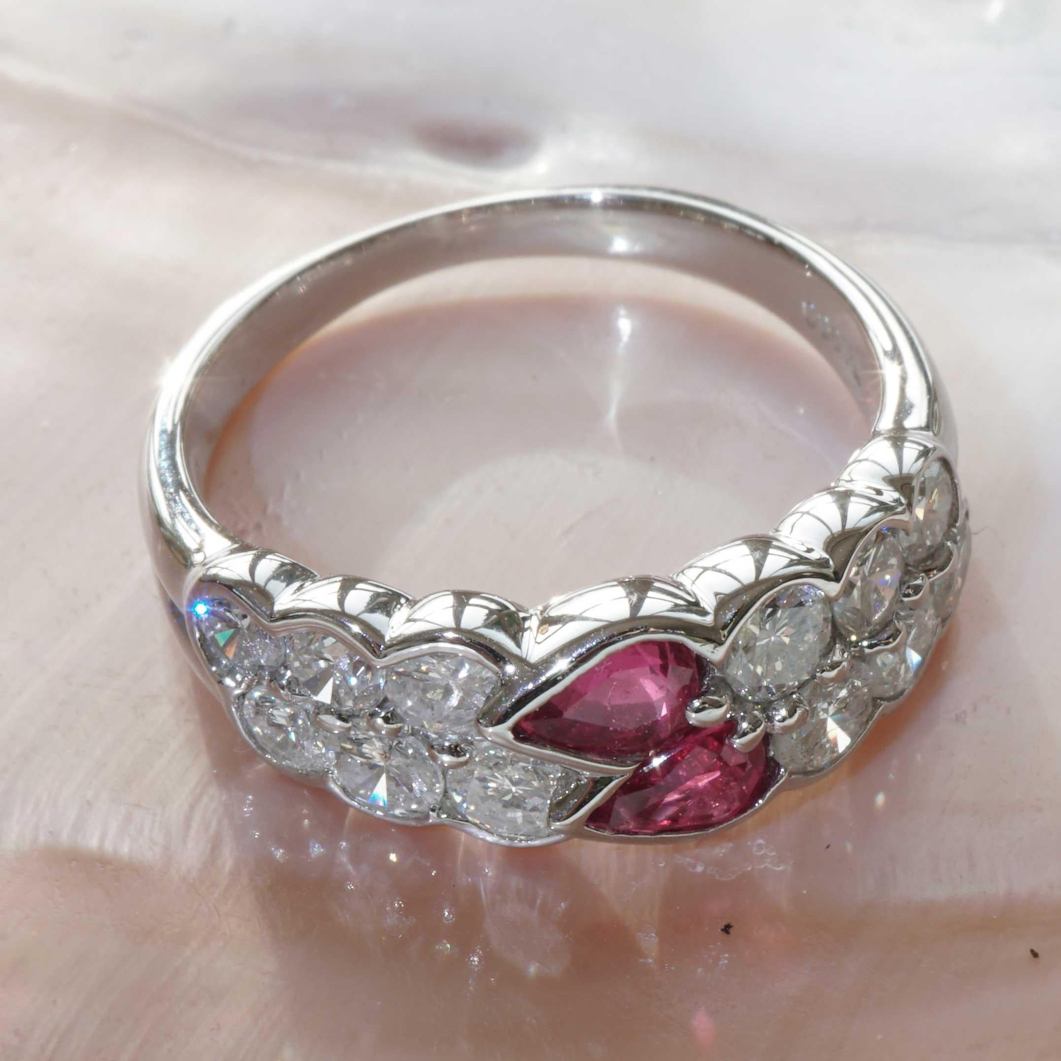 Great platinum ring, very beautifully crafted with fine rubies (only a few Jardins can be seen when enlarged), oval faceted, approx. 0.72 ct, ct, translucent, brilliance very good, full-cut brilliants total approx. 1.11 ct, TW / VS, approx. 5.5