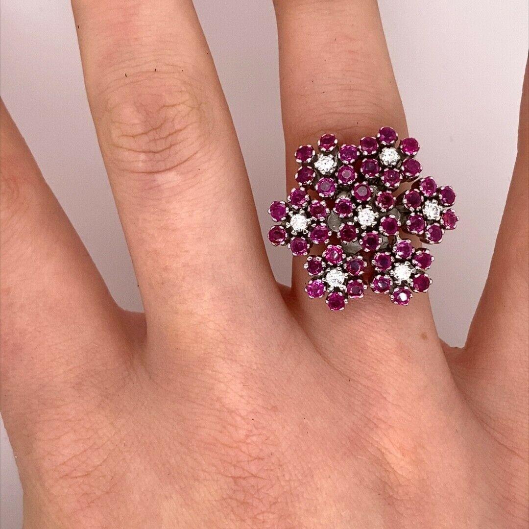 Ruby & Diamond Snowflake Pattern Ring with 7 Round Diamonds & 42 Rubies In Excellent Condition For Sale In London, GB