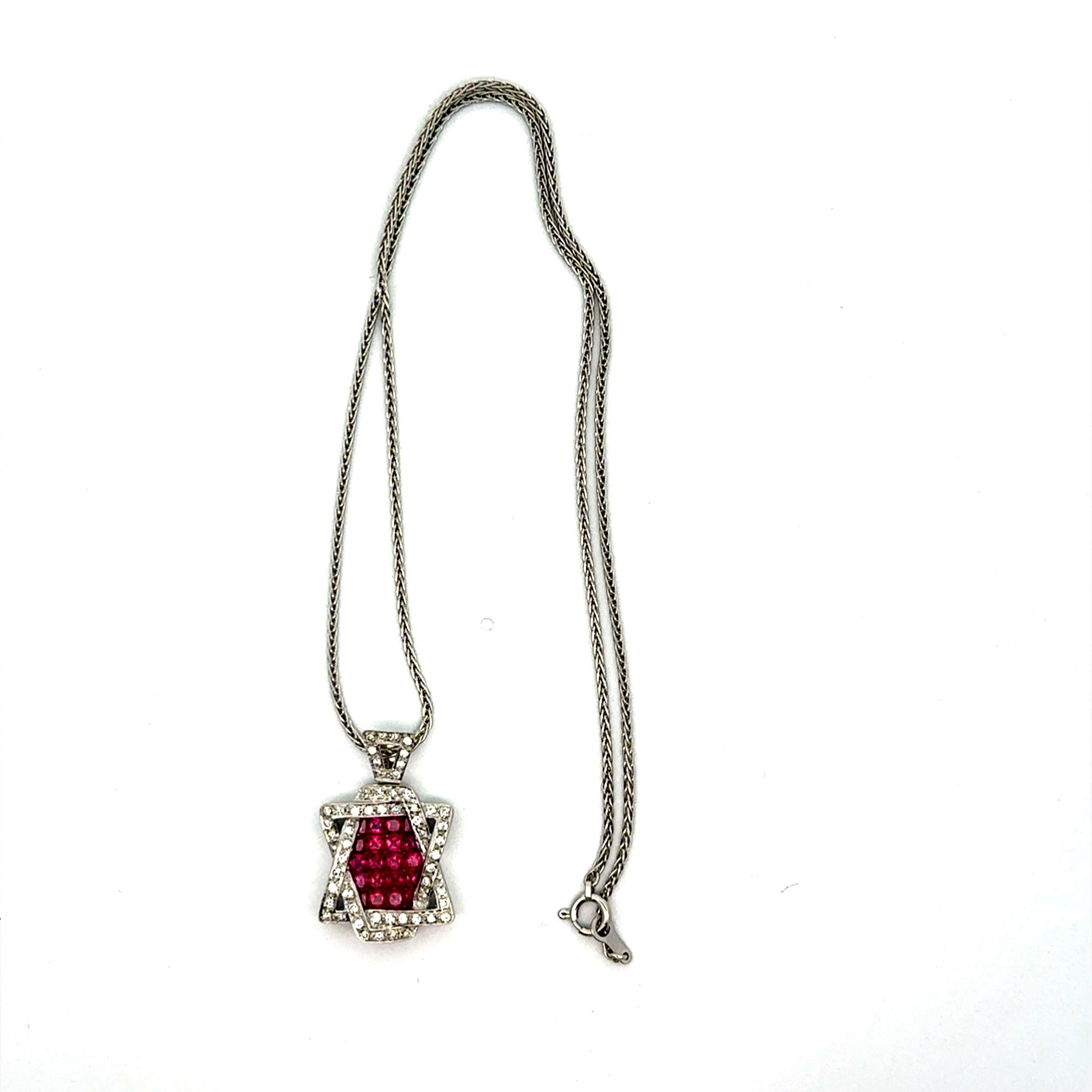 Taglio brillante Ciondolo con rubino e diamante Stella di David in oro bianco 18 ct. in vendita