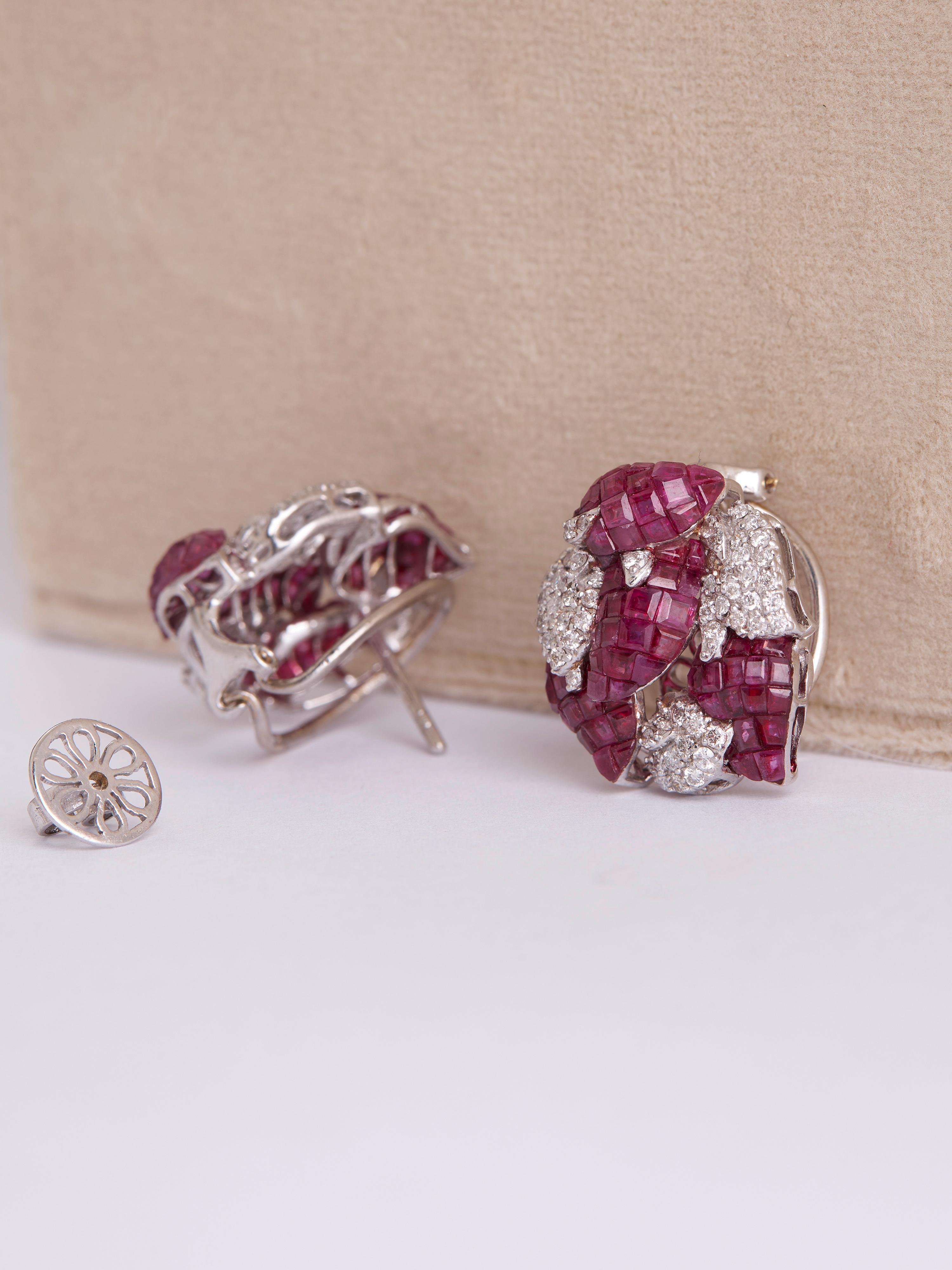 Contemporain Boucles d'oreilles rubis et diamants en or 14kt en vente