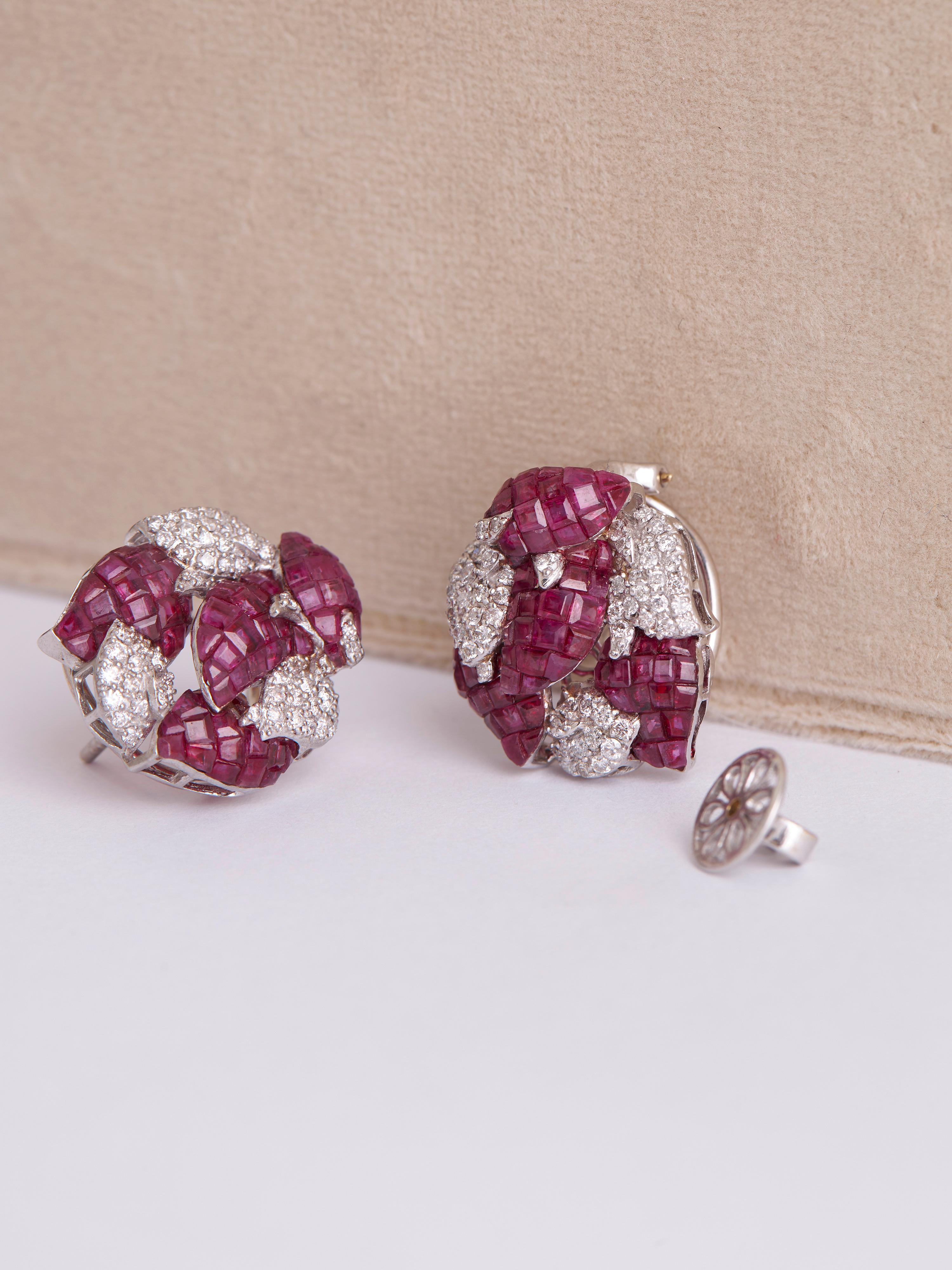 Taille ronde Boucles d'oreilles rubis et diamants en or 14kt en vente