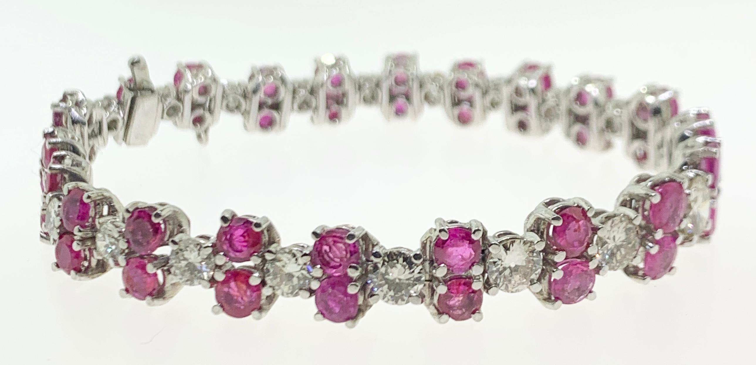Taille ronde Bracelet en rubis et diamants en vente