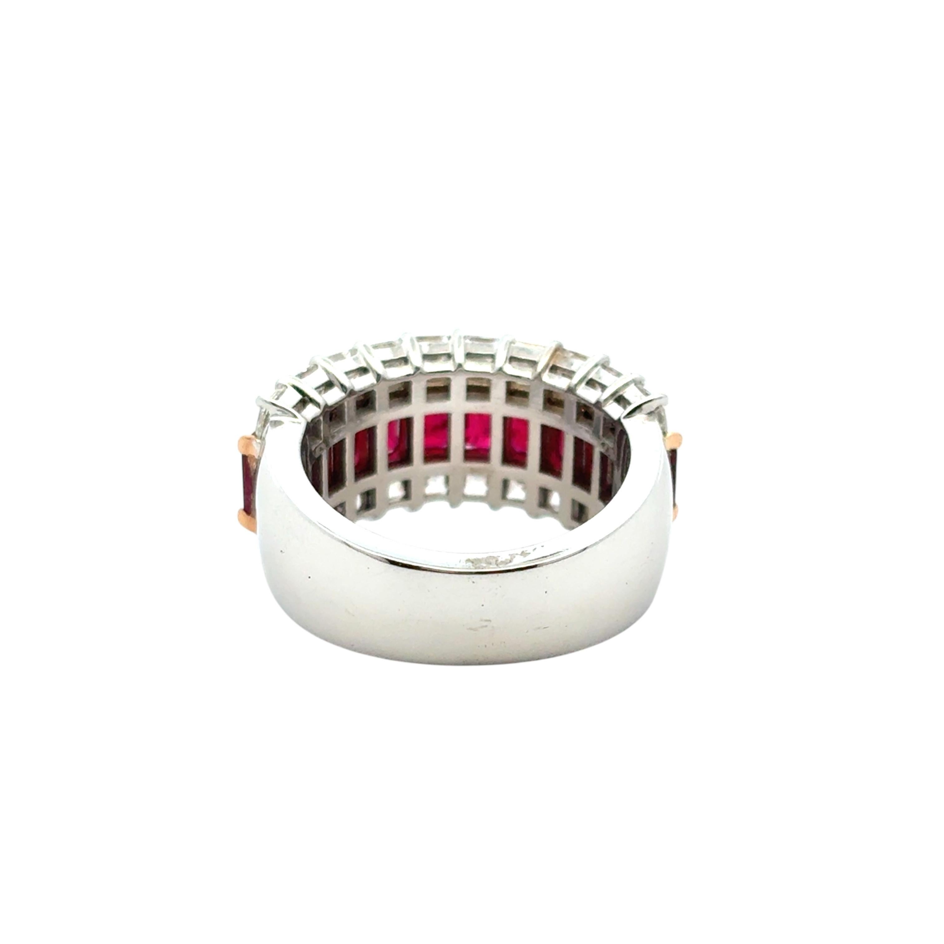 Ruby & Diamond Three Row Wide Ring 18 Karat en stock en vente 7