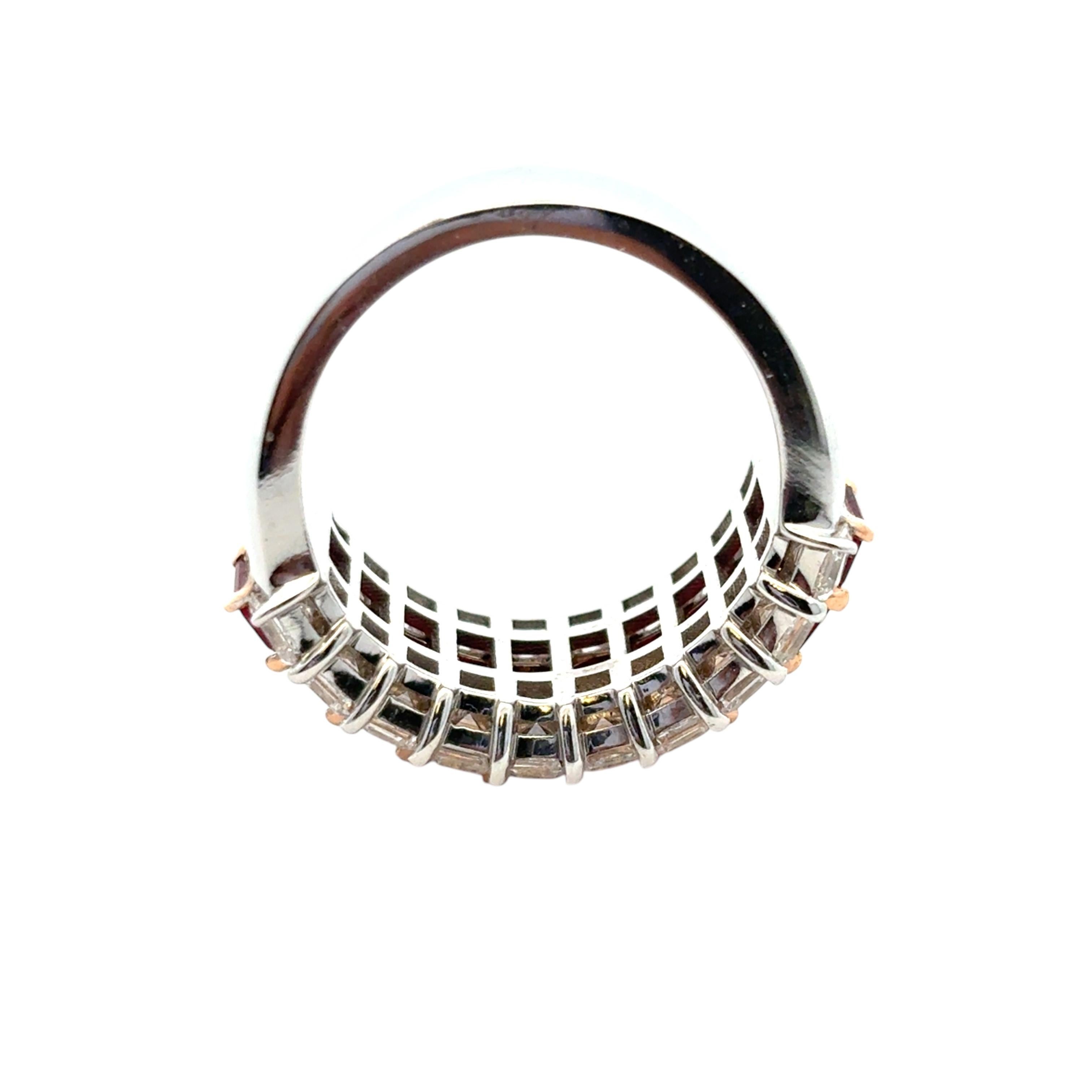 Ruby & Diamond Three Row Wide Ring 18 Karat en stock Pour femmes en vente