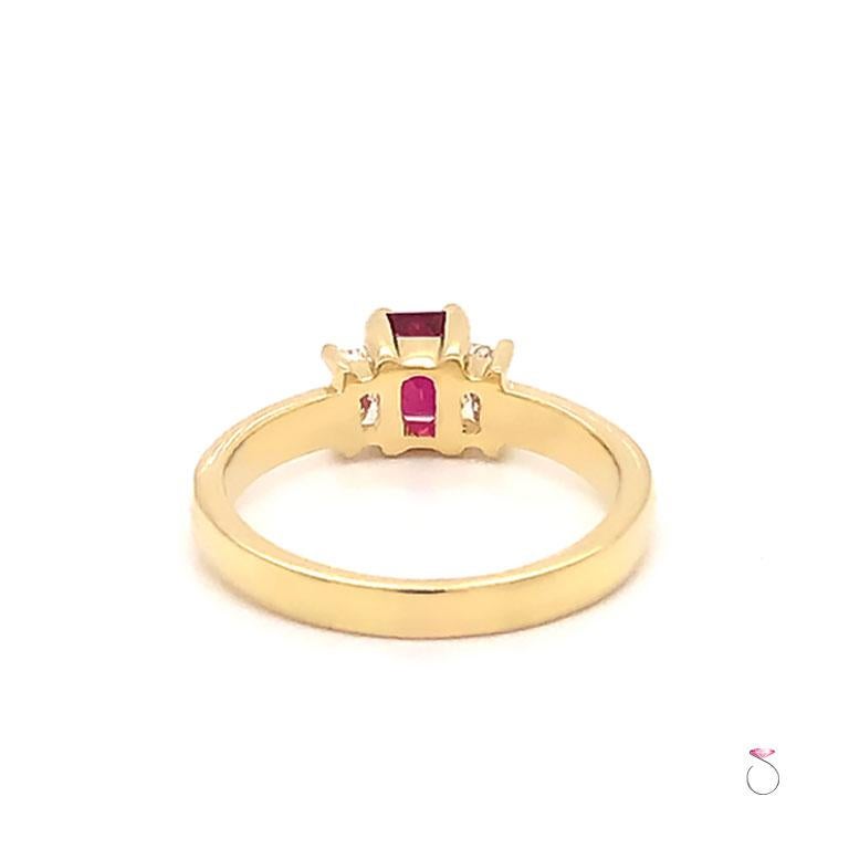Ruby and Diamond Three-Stone Ring in 18 Karat Yellow Gold In Excellent Condition For Sale In Honolulu, HI
