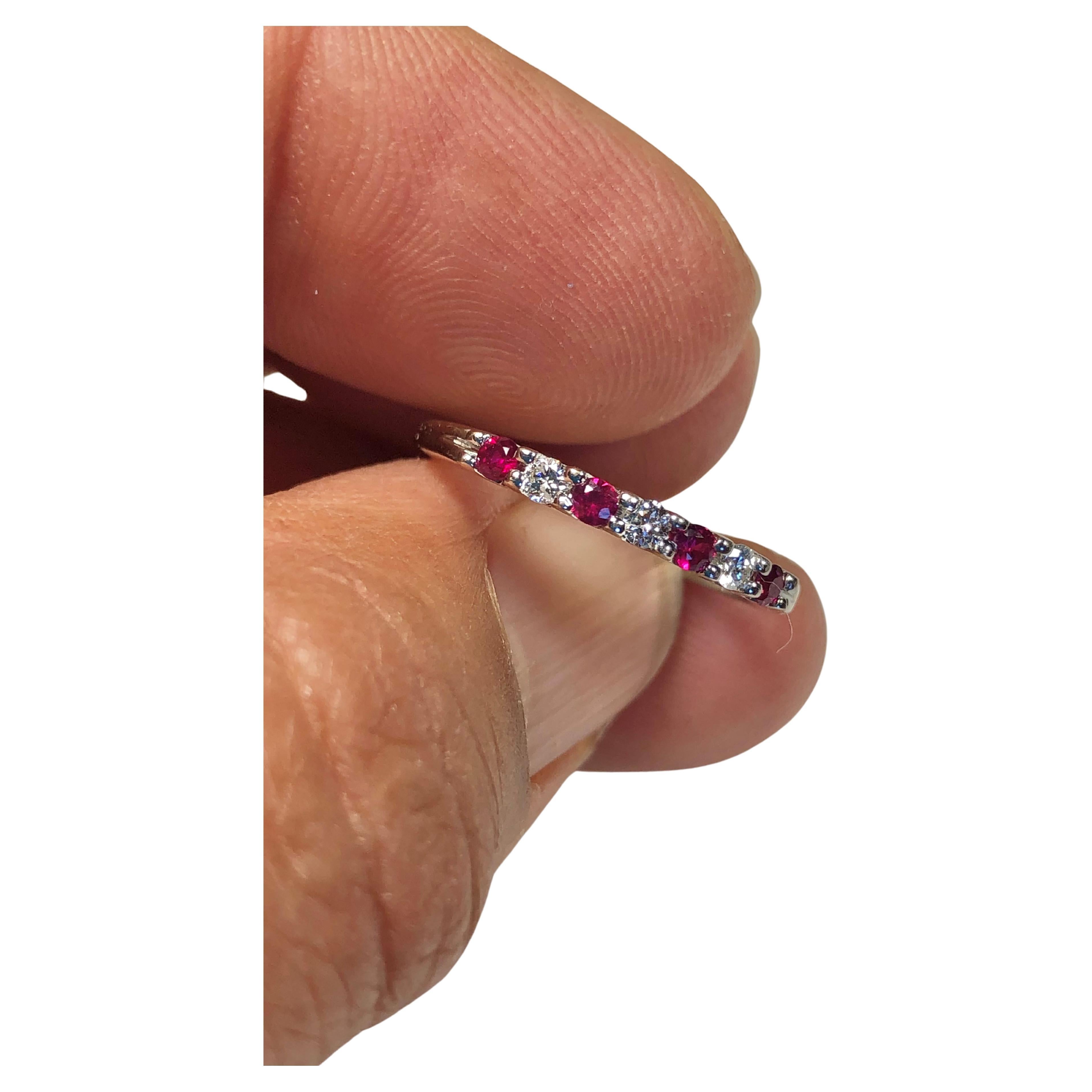 Alianza de oro blanco de 14 quilates con diamante rubí en venta