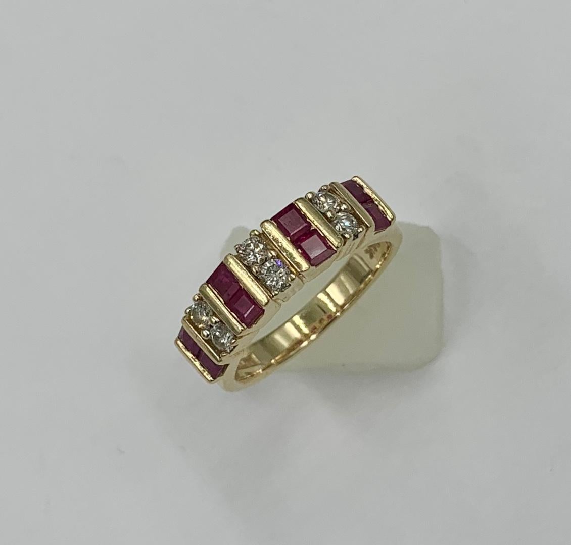Stapelbarer Verlobungsring mit Rubin und Diamant aus 14 Karat Gold (Carréeschliff) im Angebot