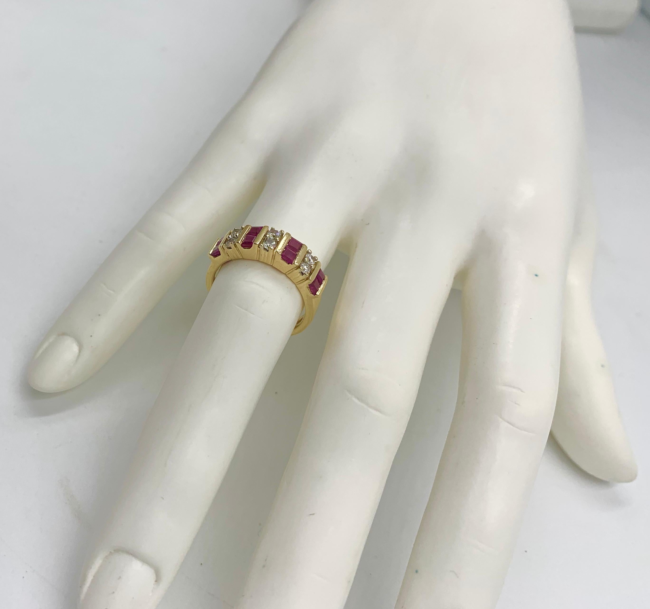 Stapelbarer Verlobungsring mit Rubin und Diamant aus 14 Karat Gold im Zustand „Hervorragend“ im Angebot in New York, NY