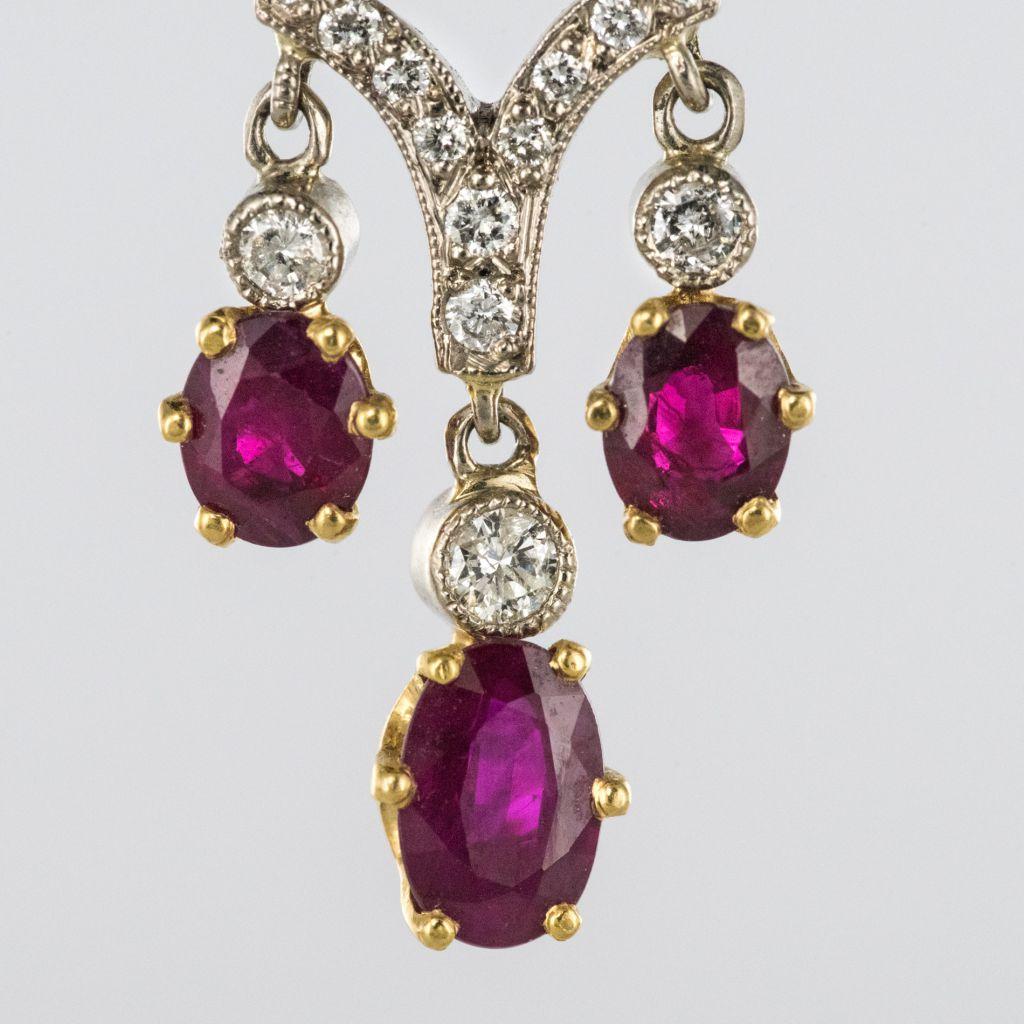 Boucles d'oreilles en or blanc 18 carats avec diamant et rubis en vente 2