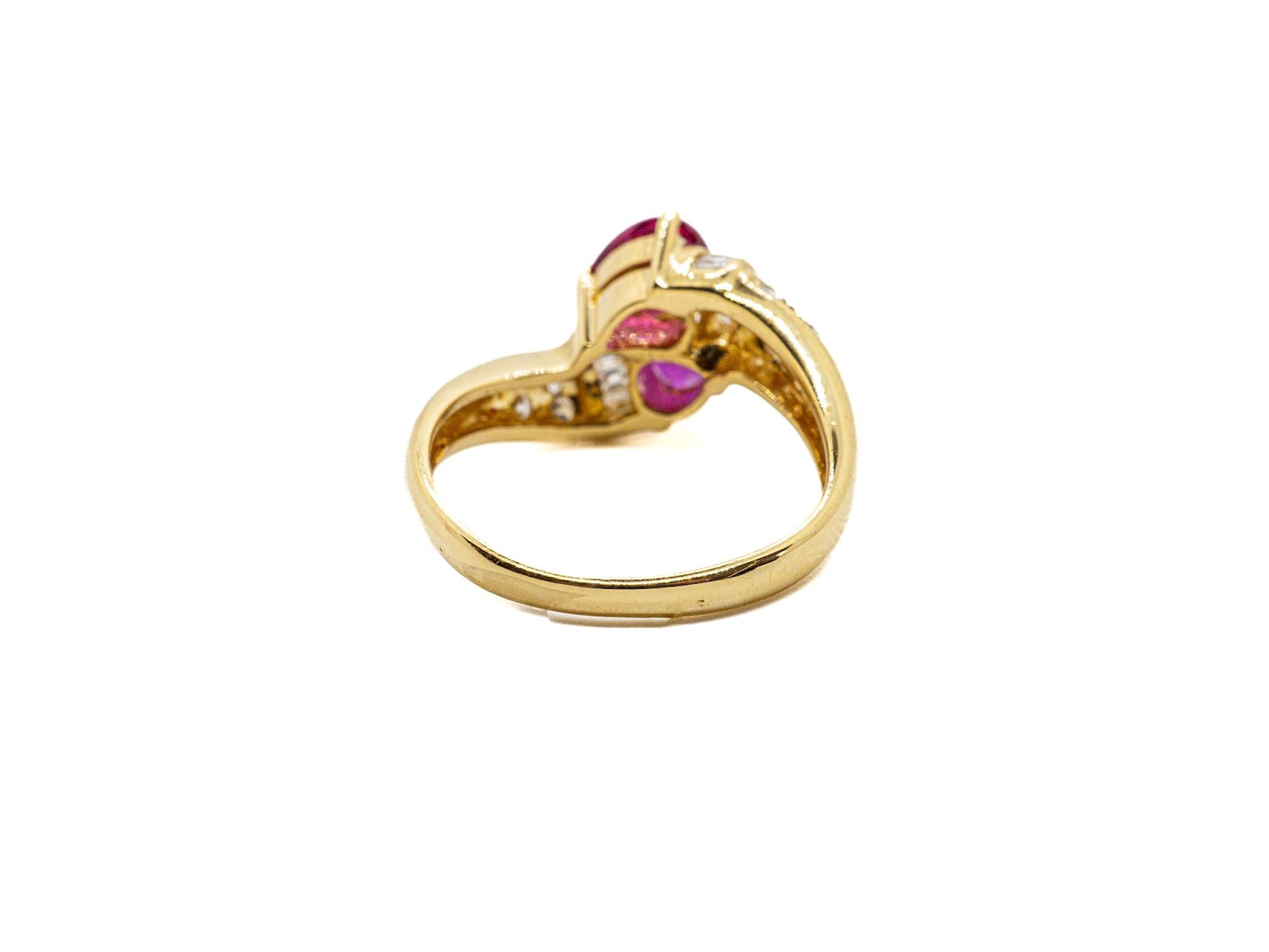 Ring mit Rubin und Diamant aus 18 Karat Gelbgold im Angebot 1