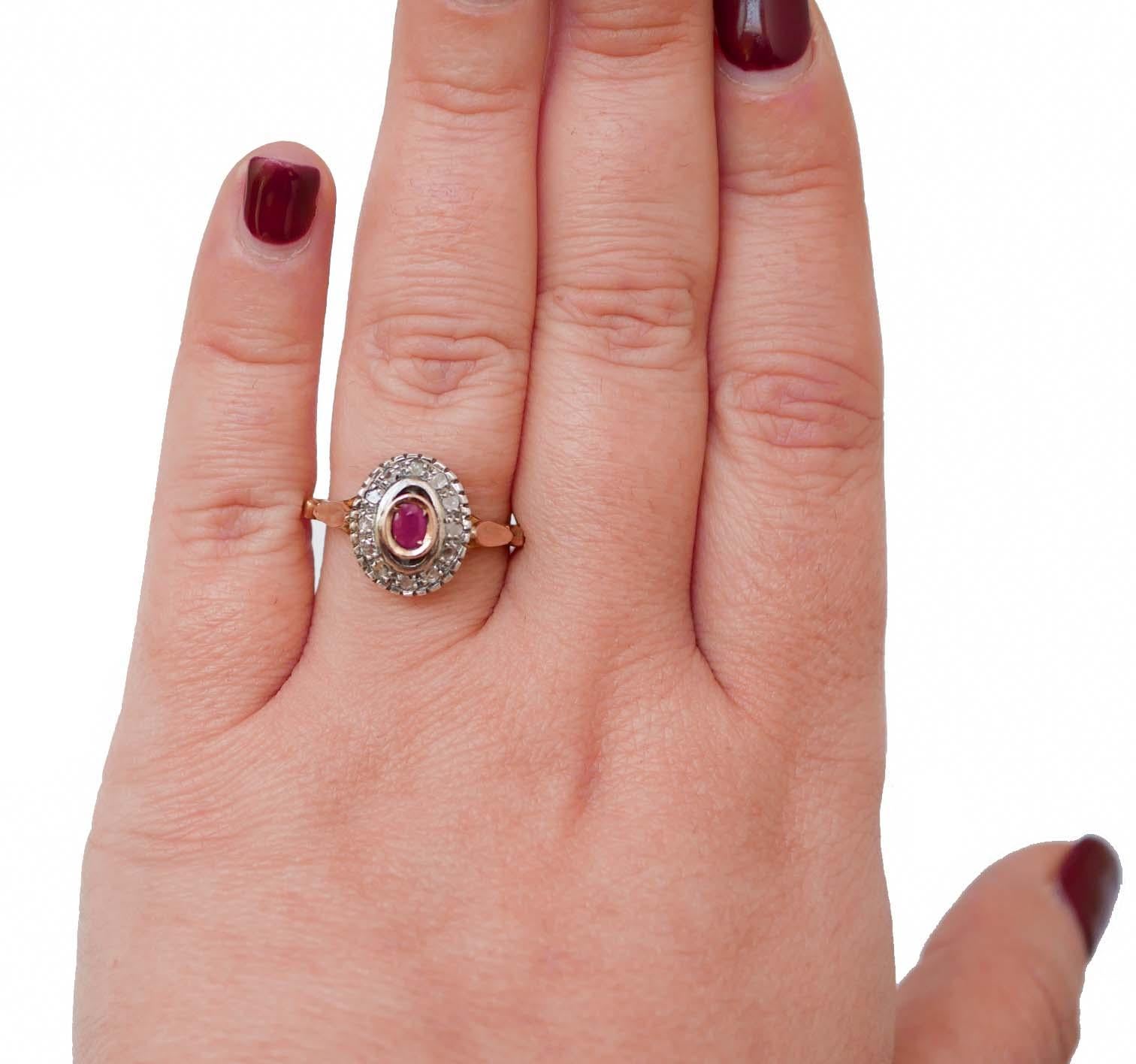 Anillo de rubí, diamantes, oro rosa de 14 quilates y plata. Corte mixto en venta