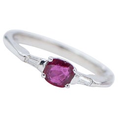 Bague en or blanc 14 carats, rubis et diamants