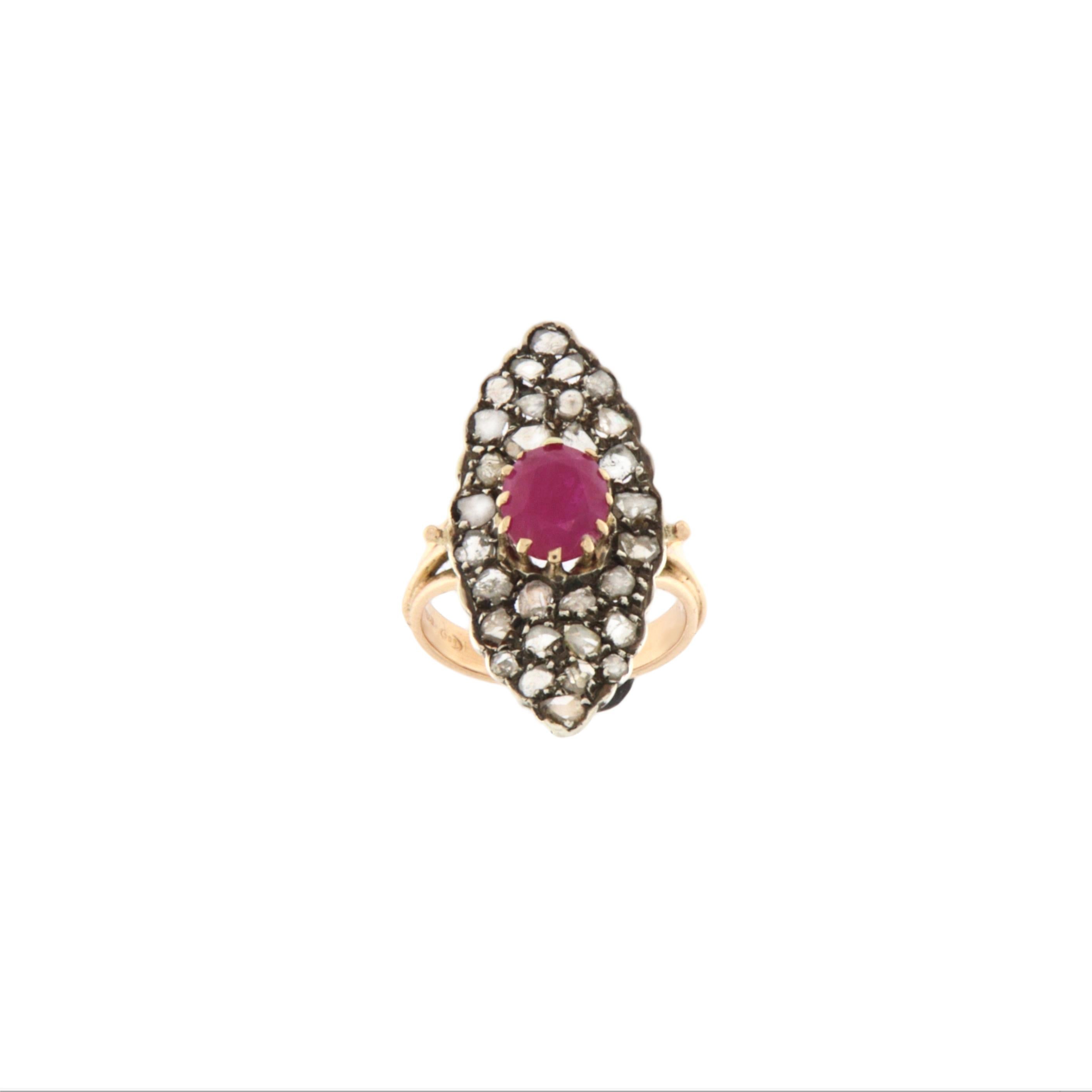 Bague cocktail en or jaune 14 carats avec rubis et diamants Pour femmes en vente
