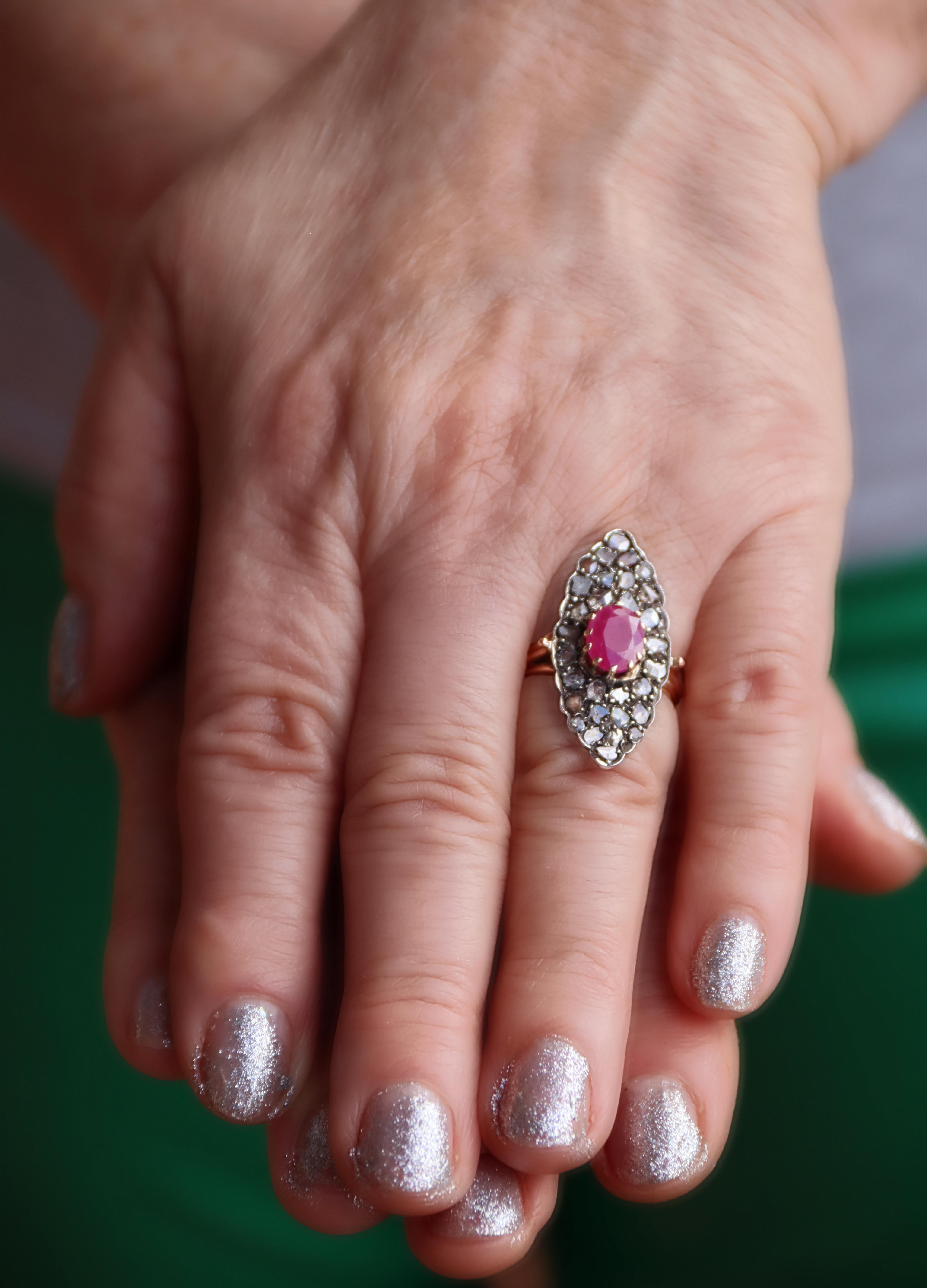 Bague cocktail en or jaune 14 carats avec rubis et diamants en vente 1