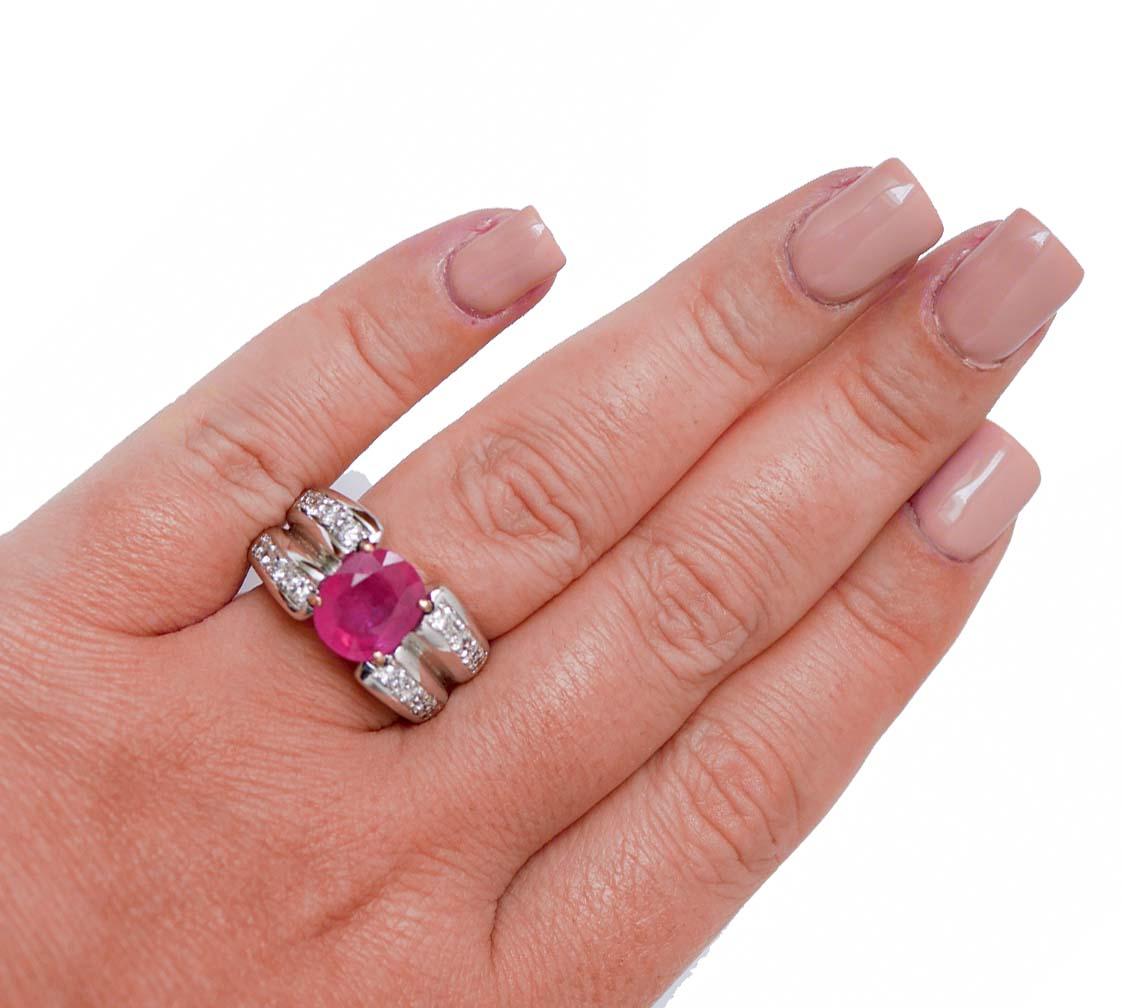 Ruby, Diamonds, 18 Karat White Gold Ring. In Good Condition For Sale In Marcianise, Marcianise (CE)