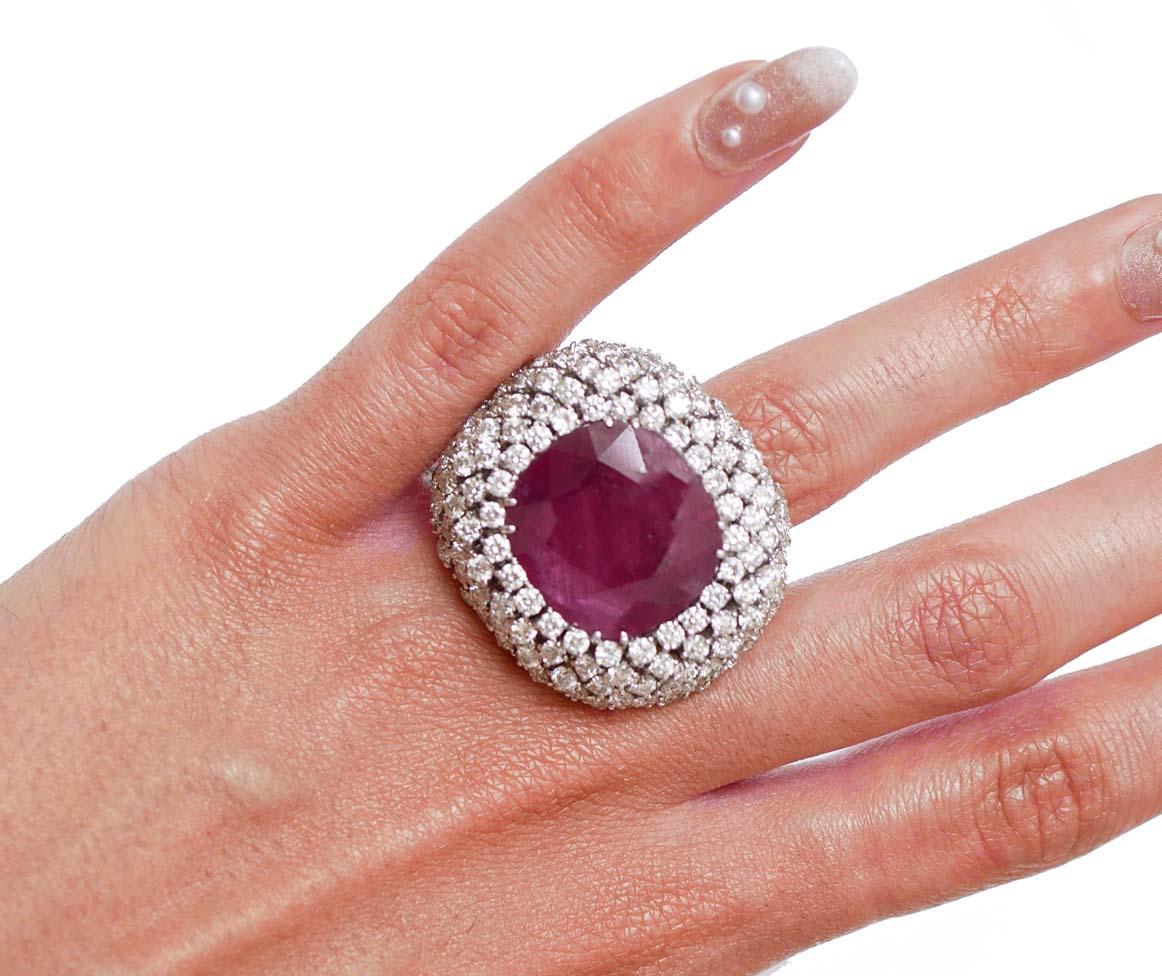 Ruby, Diamonds, 18 Karat White Gold Ring. In Good Condition For Sale In Marcianise, Marcianise (CE)