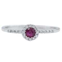 Bague en or blanc 18 carats, rubis et diamants