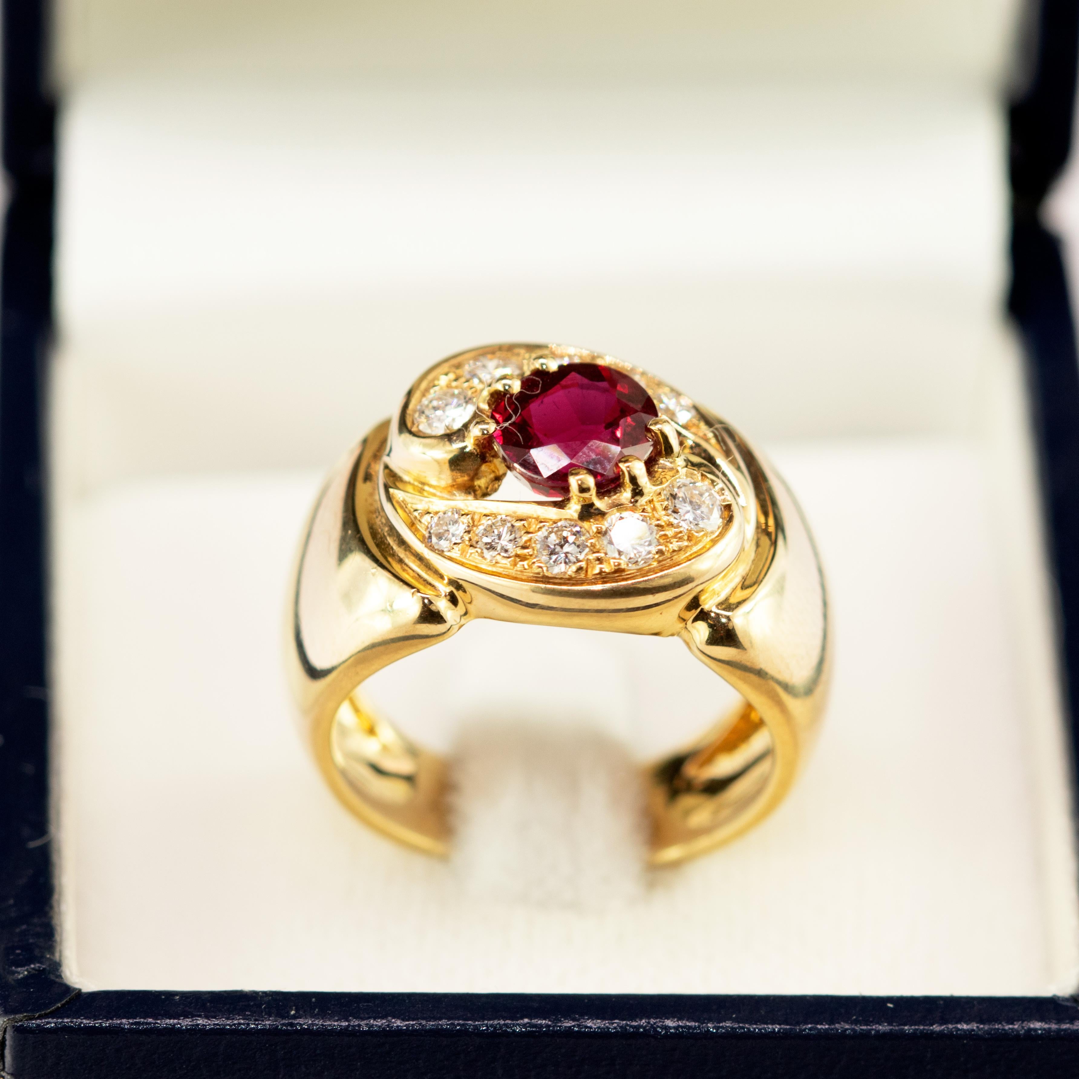 Ikonischer runder Yin Yang Vintage-Cocktailring, Rubin Diamant 18 Karat Gelbgold im Angebot 1