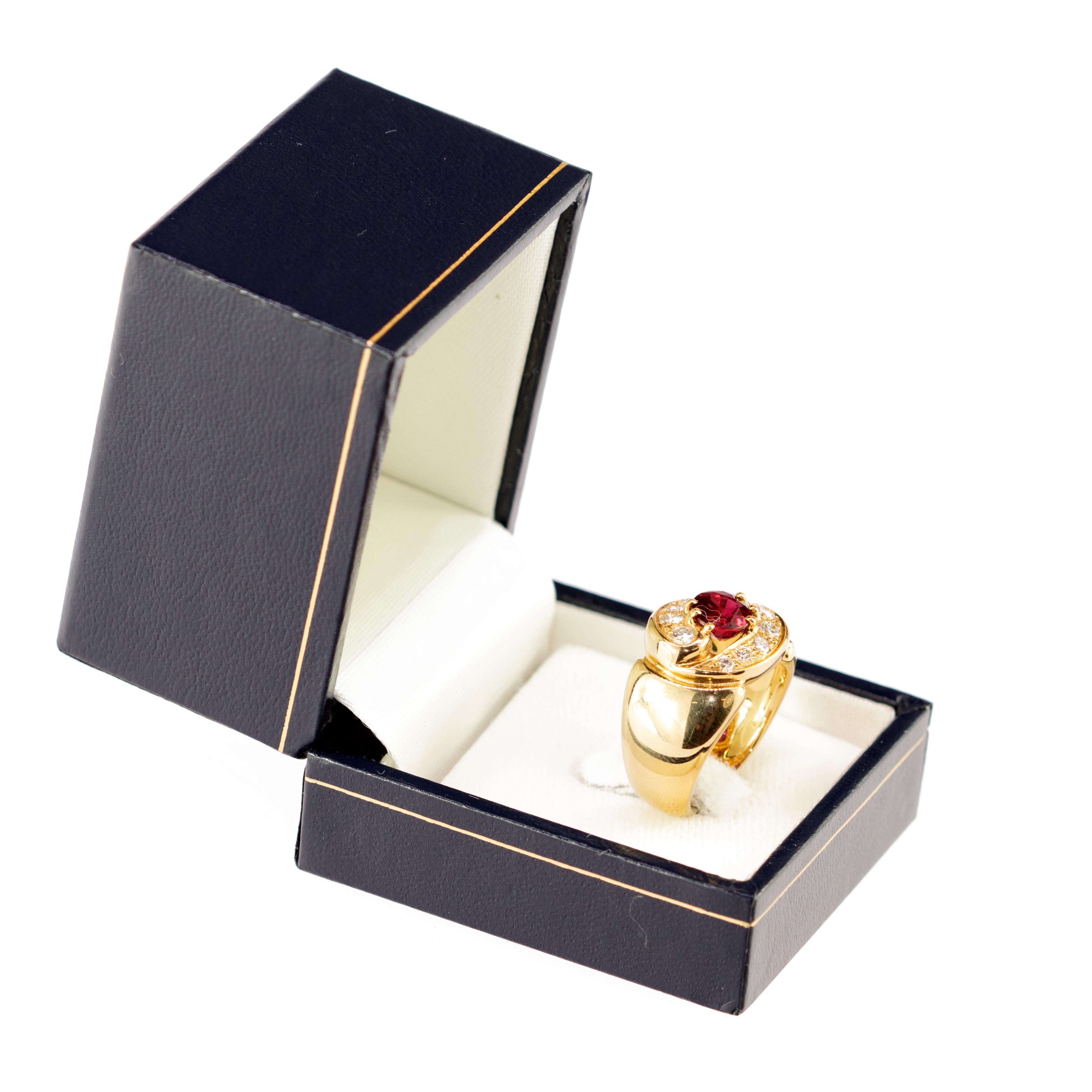 Ikonischer runder Yin Yang Vintage-Cocktailring, Rubin Diamant 18 Karat Gelbgold im Zustand „Neu“ im Angebot in Milano, IT