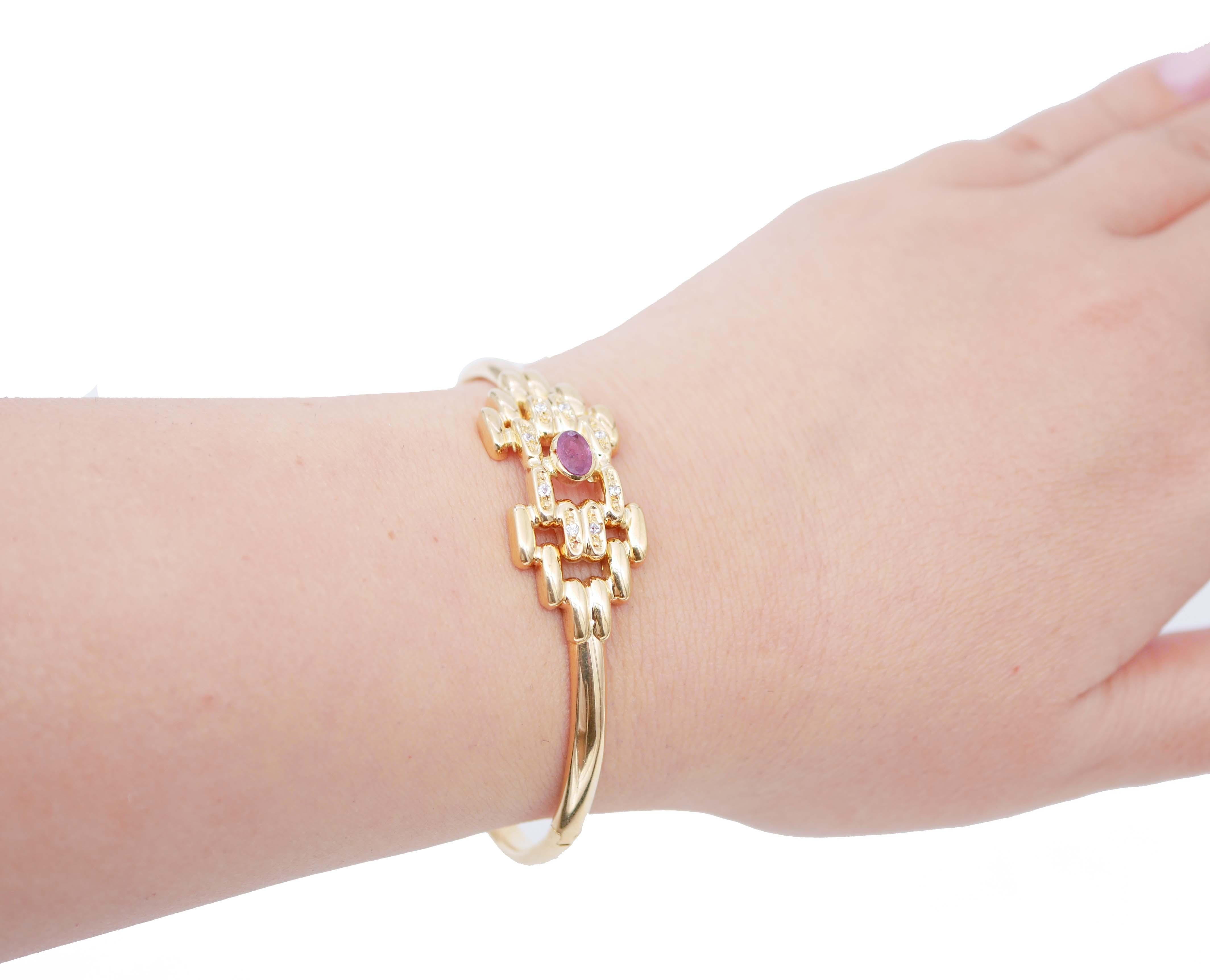 Bracciale Retrò con rubini, diamanti e oro giallo 18 carati In condizioni buone in vendita a Marcianise, Marcianise (CE)