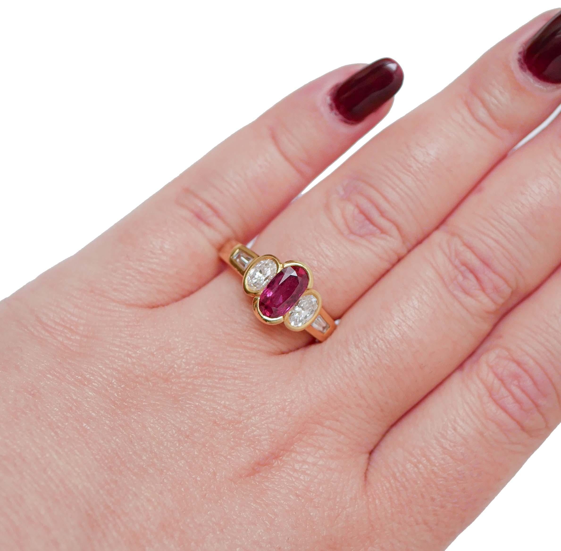Rubin, Diamanten, 18 Karat Gelbgold Ring. im Zustand „Gut“ im Angebot in Marcianise, Marcianise (CE)