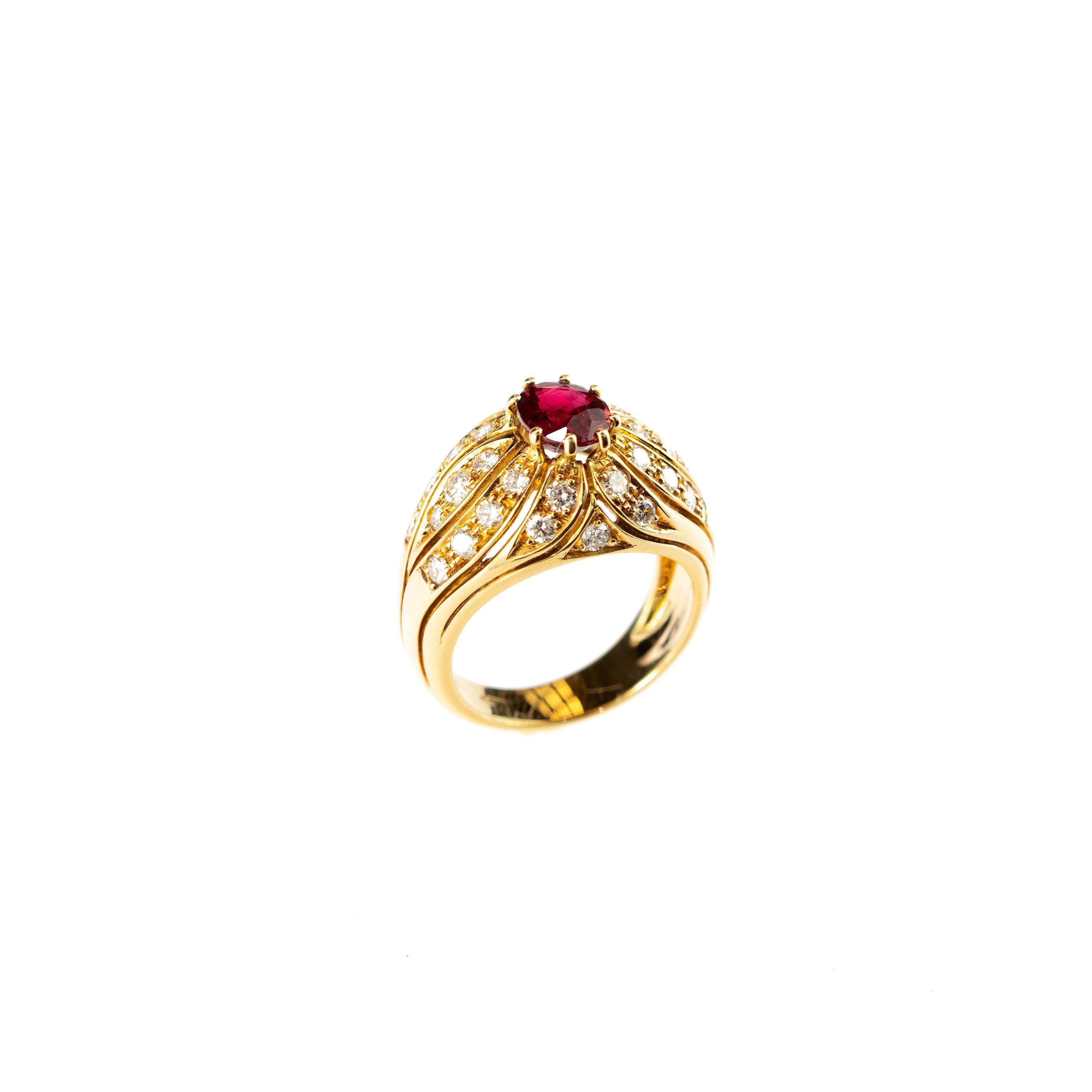 Ruby Diamond 18 Karat Yellow Gold Round Cluster Dome Legacy Vintage Ring In New Condition For Sale In Milano, IT