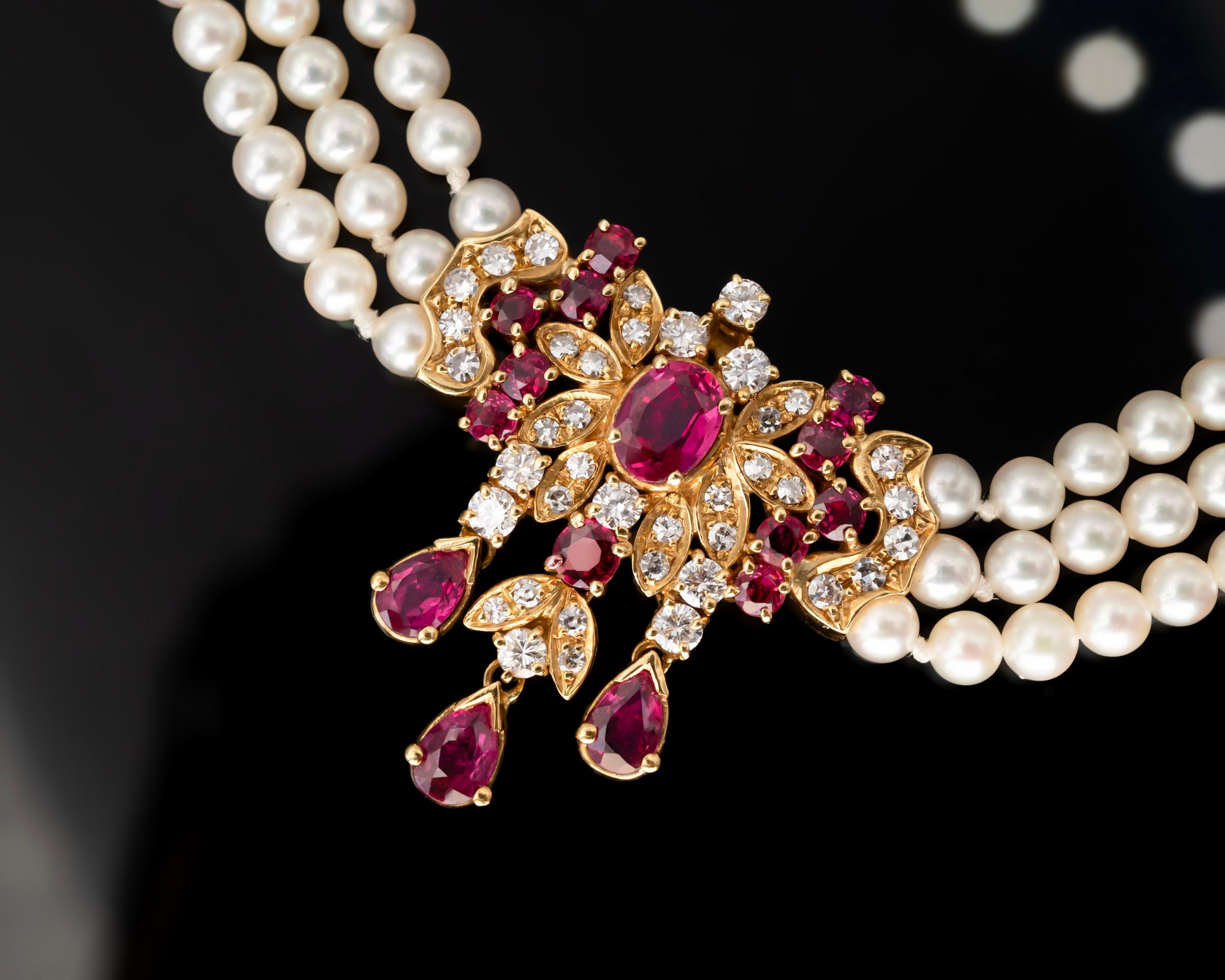 A graceful ruby and diamond Necklace and bracelet set consisting each of a very well made 18 Karat gold element set with lively rubies and diamonds on three stands of white pearls.
Both the quality of the gemstones and the make are
