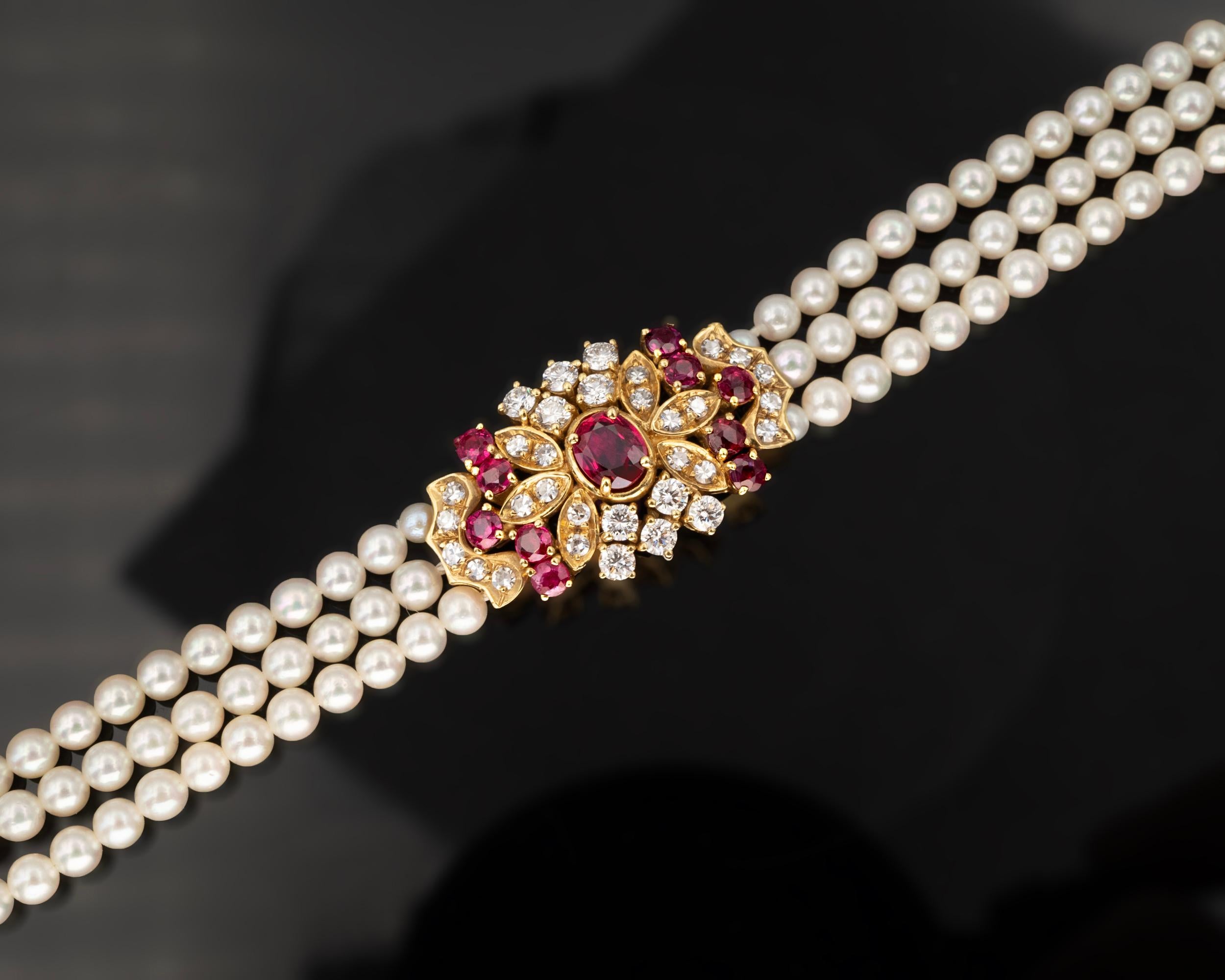 Taille ovale Rubis, diamants et perles 18 carats Ensemble collier et bracelet en vente