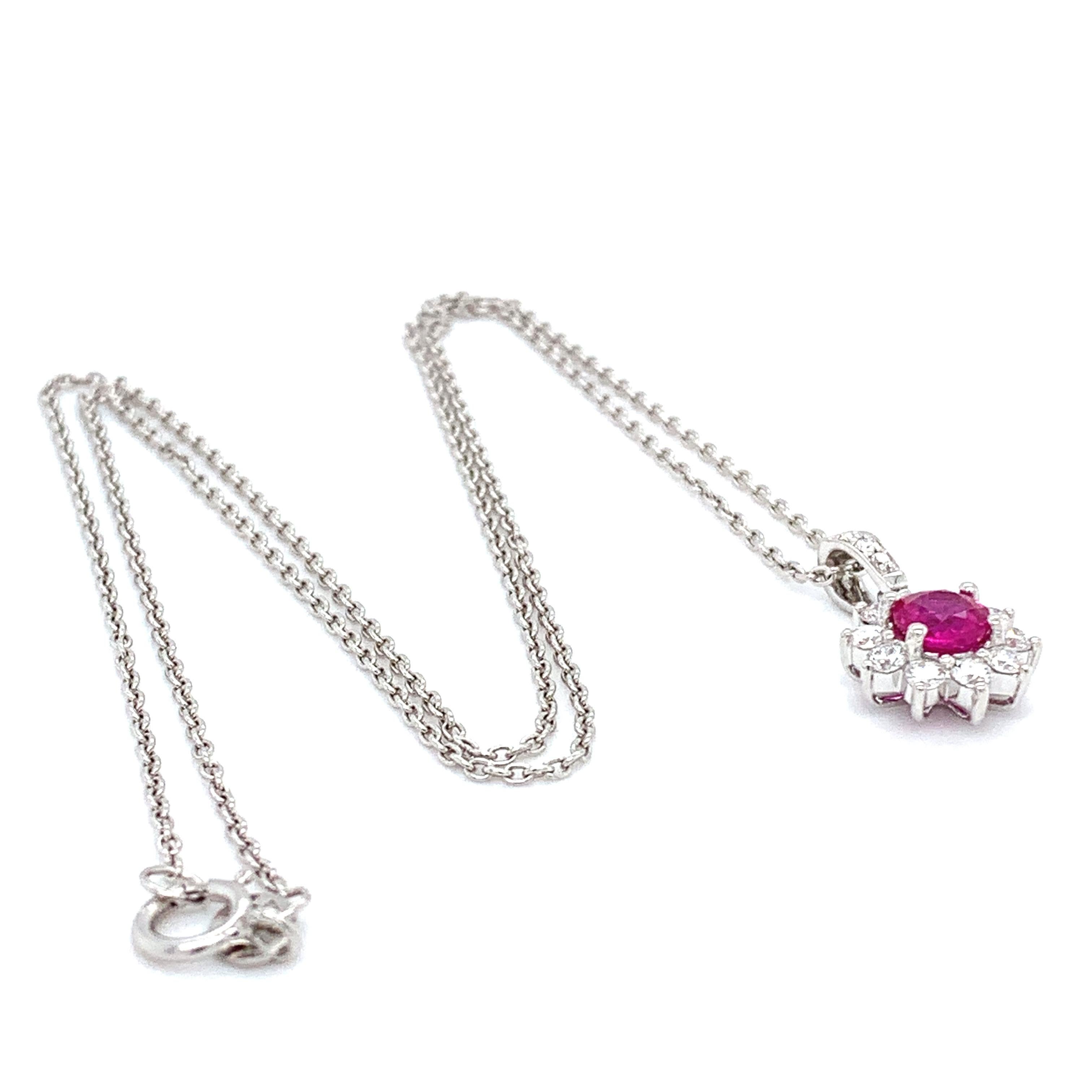 Ruby diamonds art deco jewellery set 18k white gold
Composed of ruby and diamond cluster jewellery set in 18k white gold.
0.90ct Ruby natural gemstone and diamond cluster stud and earrings in 18k white gold.
Lenght of the pendant approximarely