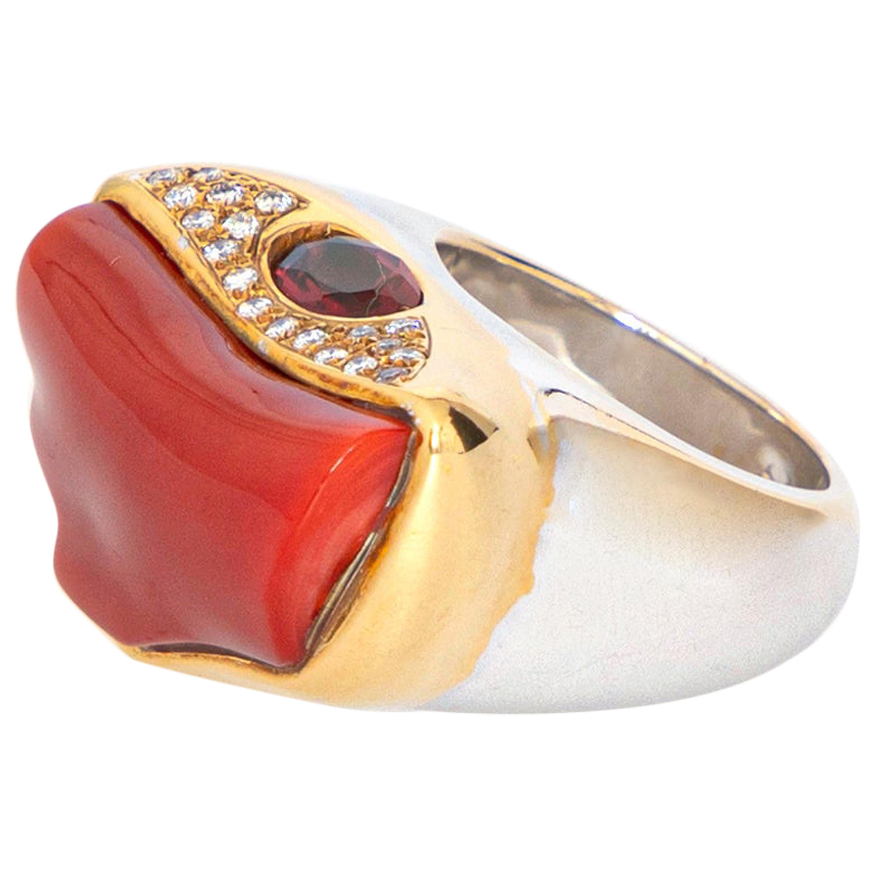 Bague cocktail artisanale vintage en or 18 carats avec grenats, diamants, corail rouge, jaune et blanc