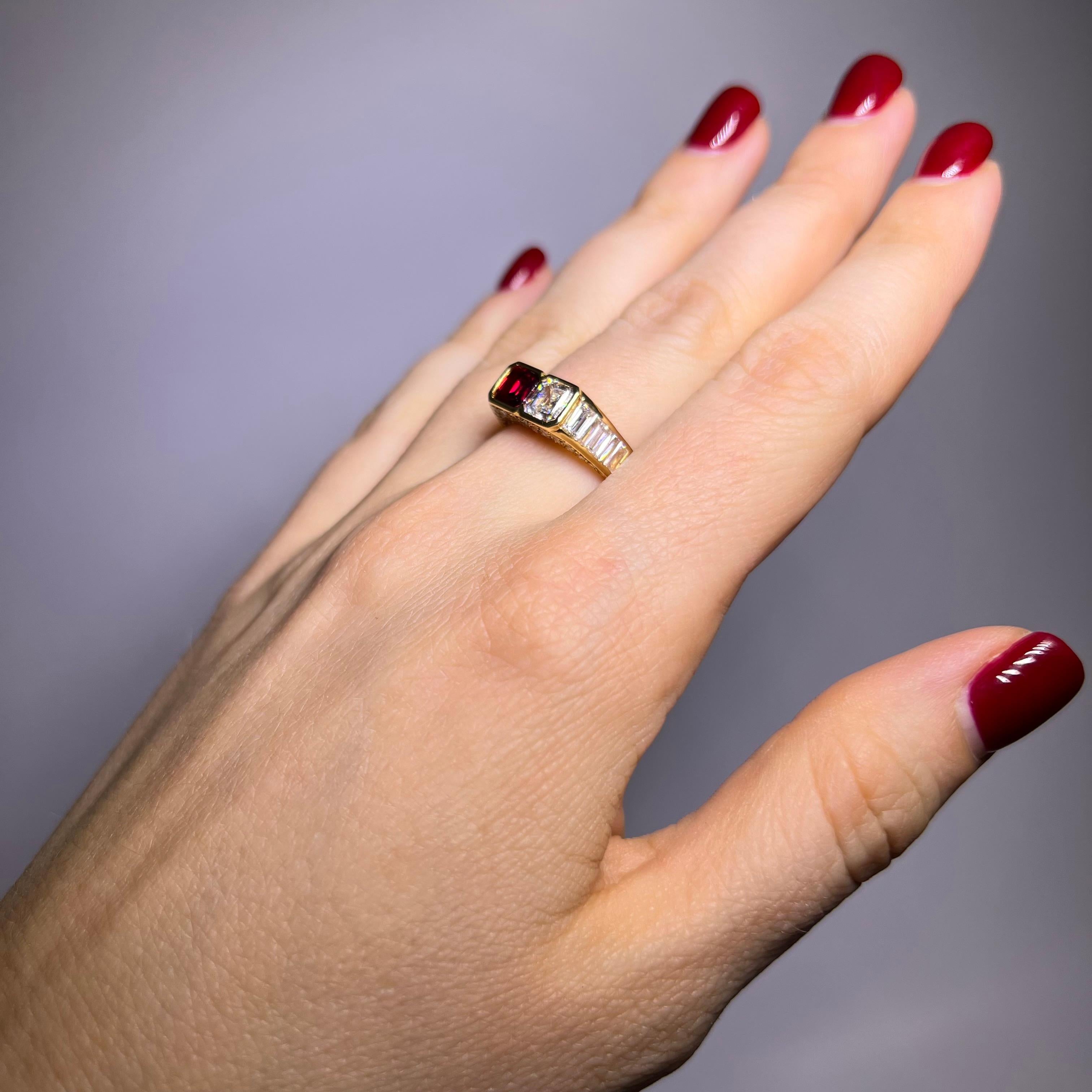 Anello con rubino e diamanti in oro giallo 18 carati In condizioni buone in vendita a Lucerne, CH