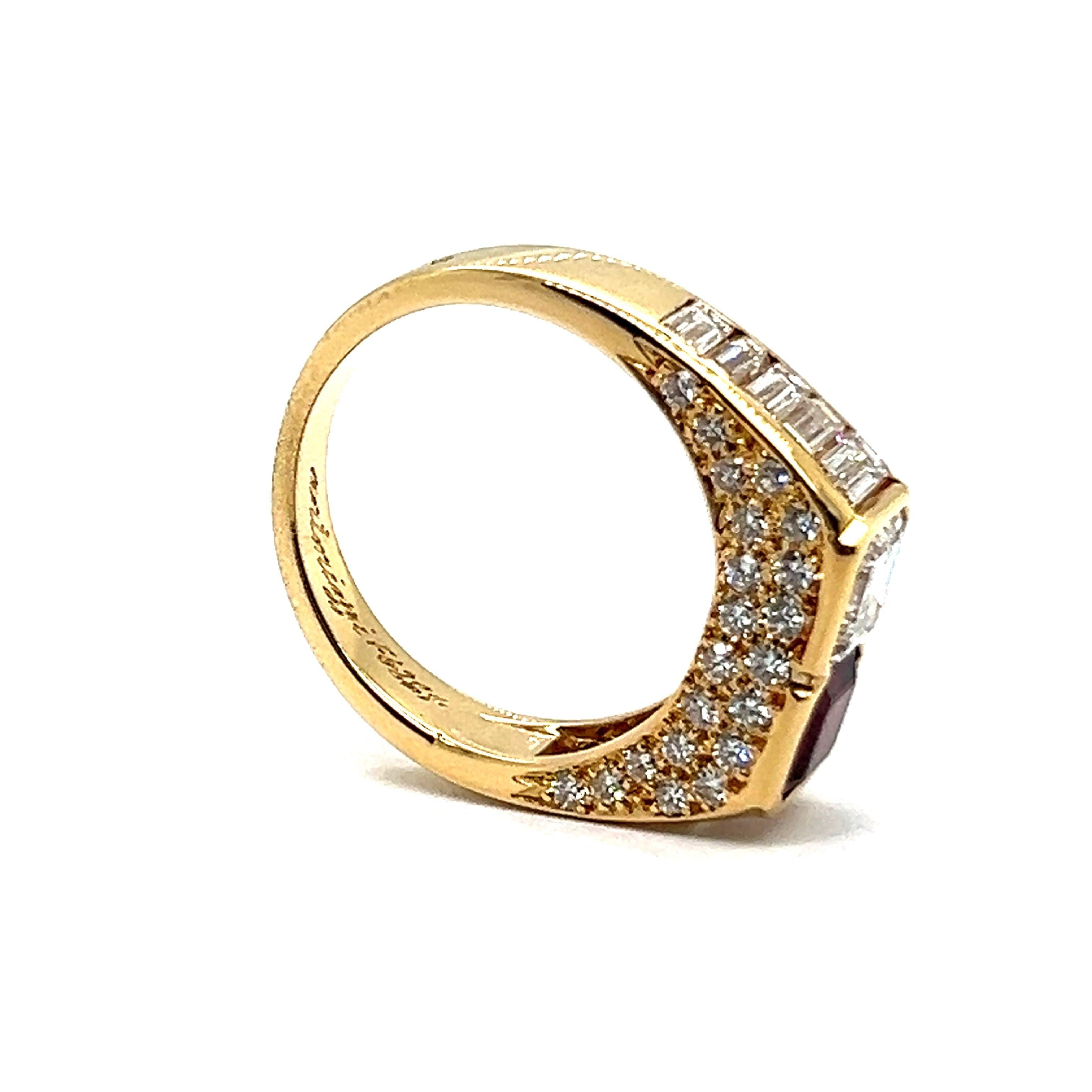 Anello con rubino e diamanti in oro giallo 18 carati in vendita 3