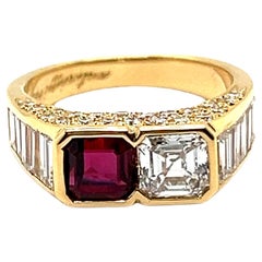 Anillo de rubíes y diamantes en oro amarillo de 18 quilates