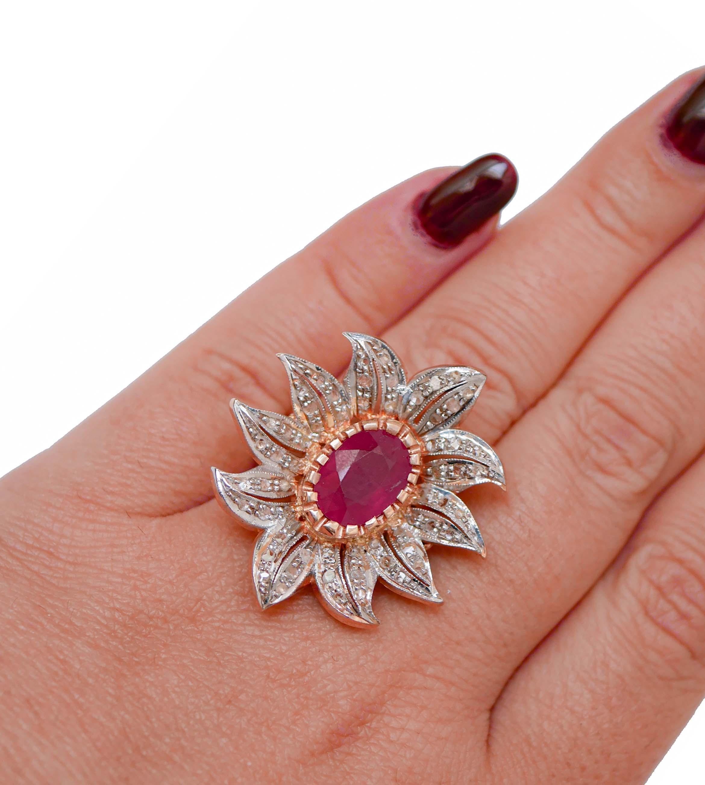 Ruby, Diamonds, Rose Gold and Silver Flower Ring. In Good Condition For Sale In Marcianise, Marcianise (CE)