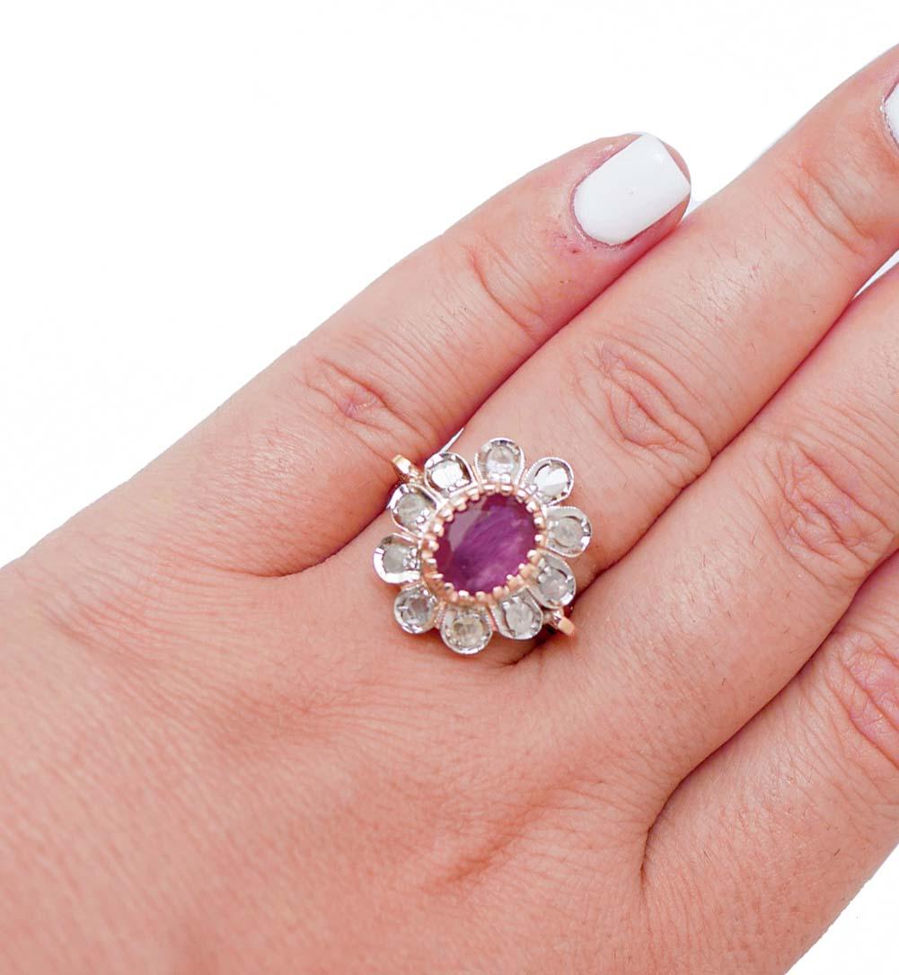 Ruby, Diamonds, Rose Gold and Silver Flower Ring. In Good Condition In Marcianise, Marcianise (CE)
