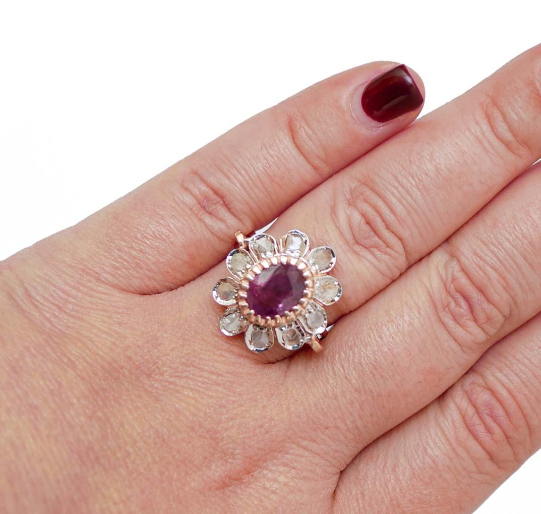 Ruby, Diamonds, Rose Gold and Silver Flower Ring. In Good Condition In Marcianise, Marcianise (CE)