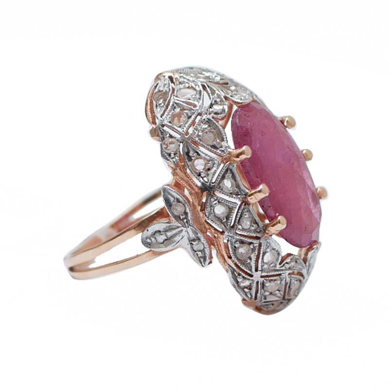 Incredibile anello in oro rosa 9 kt e struttura in argento con rubino centrale circondato da una cornice di diamanti.
Questo anello è stato realizzato totalmente a mano da maestri orafi italiani ed è in perfette condizioni.
Diamanti 0.40 ct
Rubino