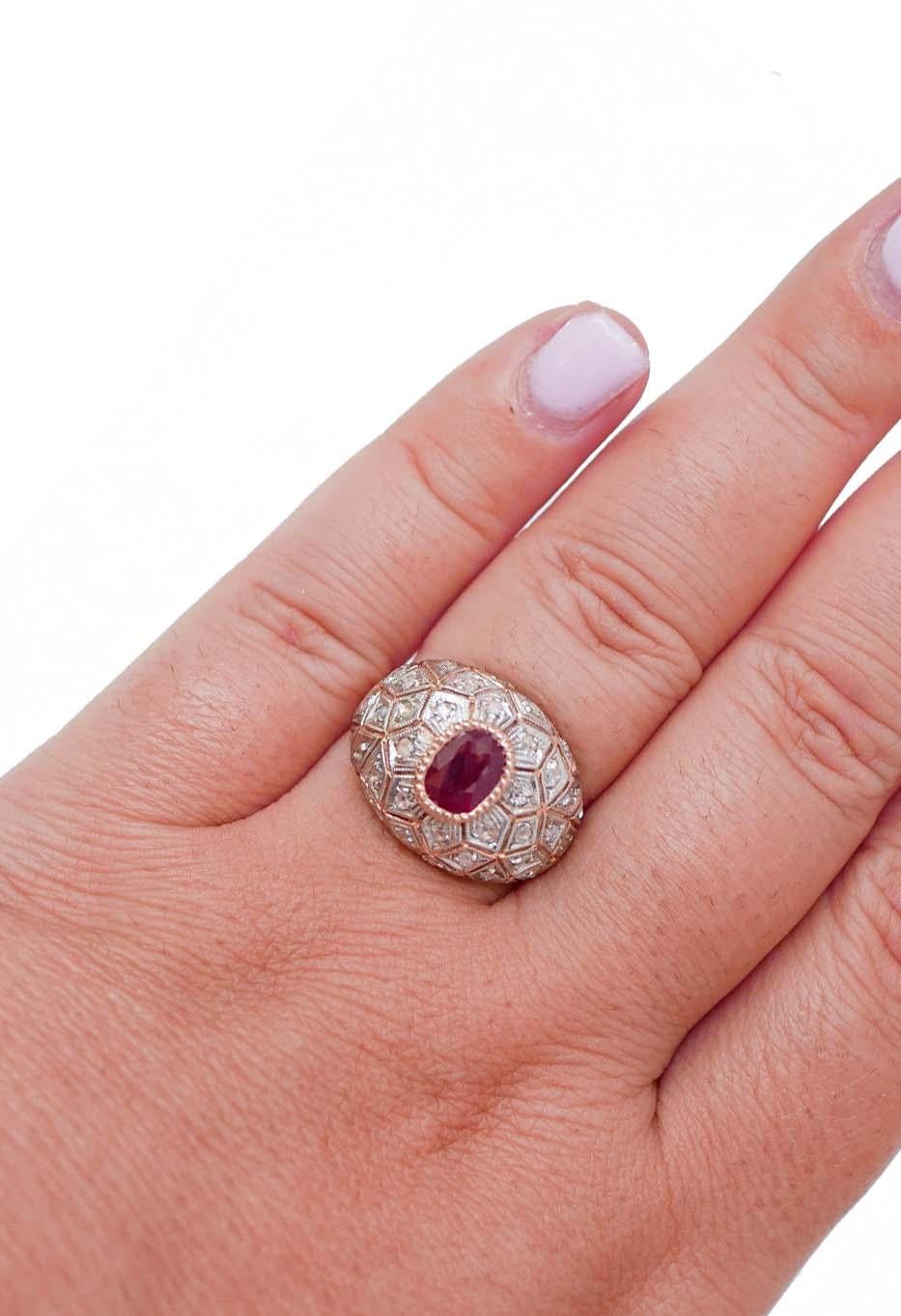 Anello con rubino, diamanti, oro rosa e argento. In condizioni buone in vendita a Marcianise, Marcianise (CE)