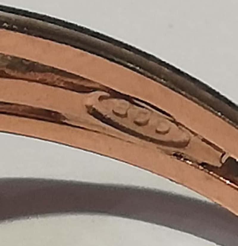 Anello con rubino, diamanti, oro rosa e argento. In condizioni buone in vendita a Marcianise, Marcianise (CE)