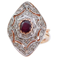 Ring aus Rubin, Diamanten, Roségold und Silber.
